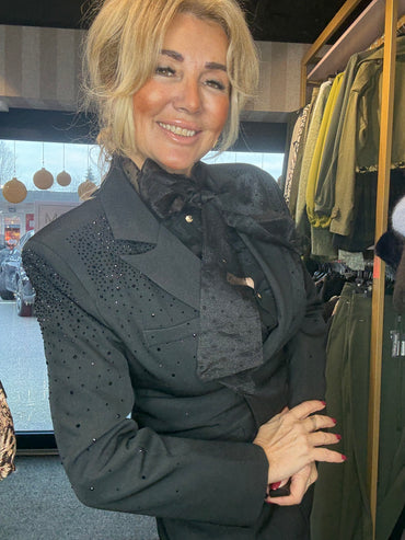 Colbert Zwart getailleerd