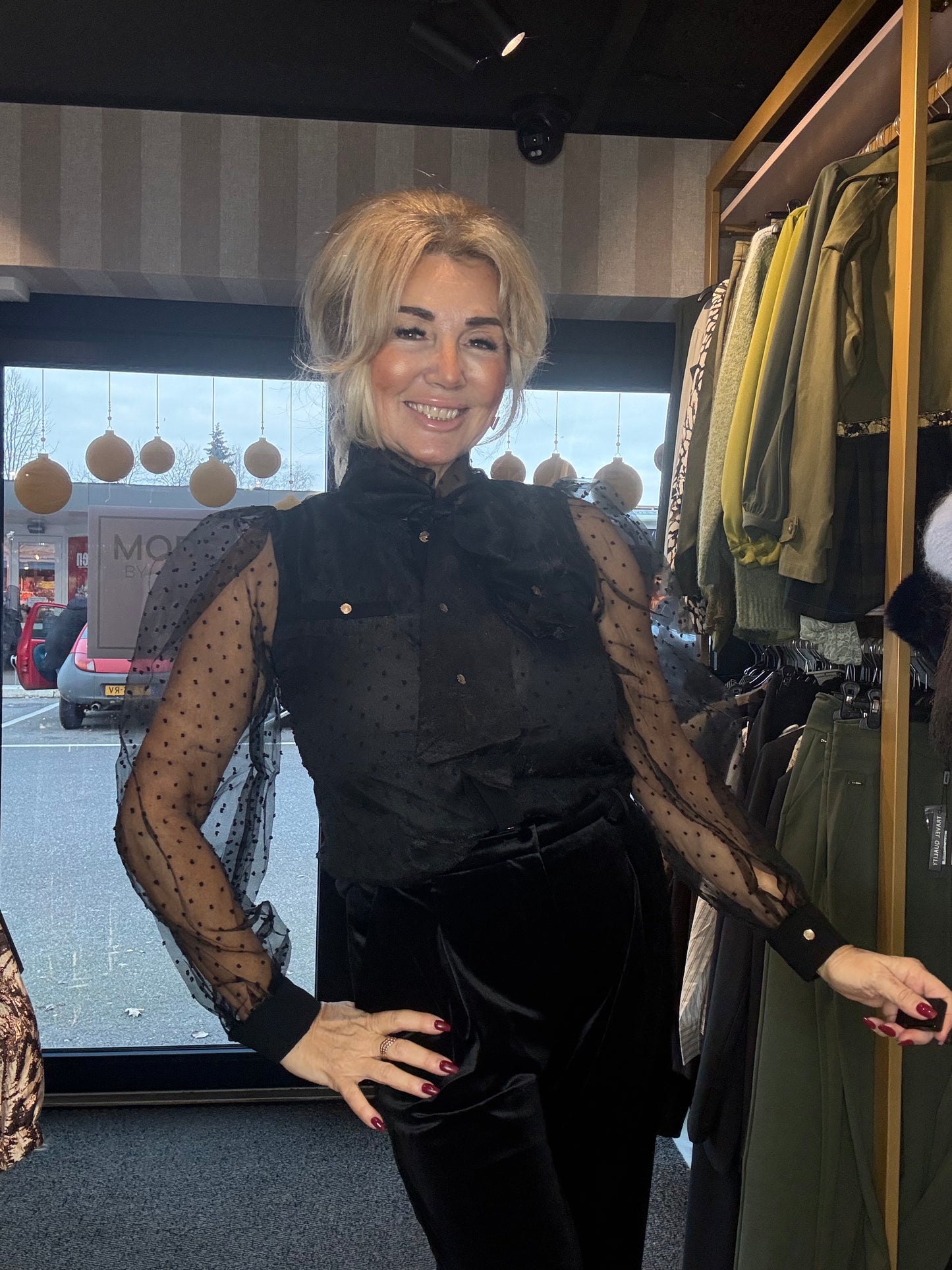 Blouse transparant mouw zwart