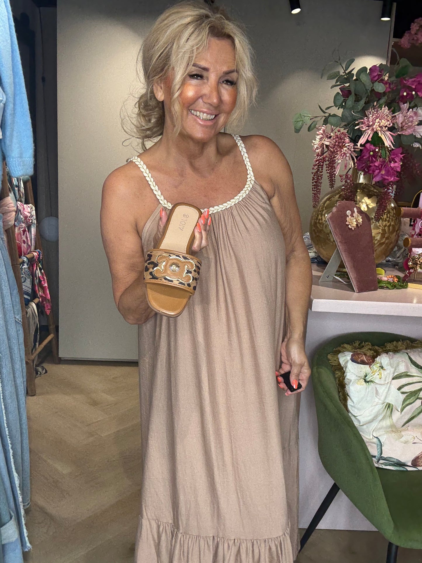 Jurk 🌞 Summer Flowy Dress – Crème 🌞