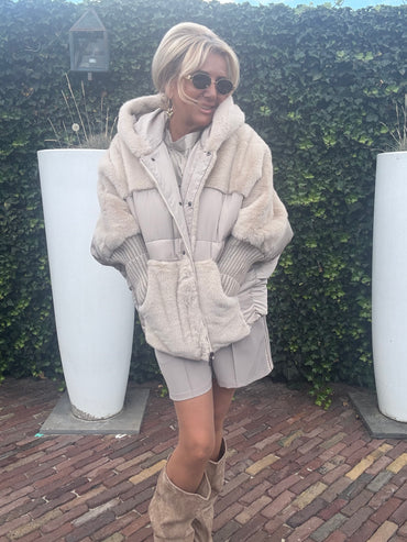 Jas Chic Fur Beige