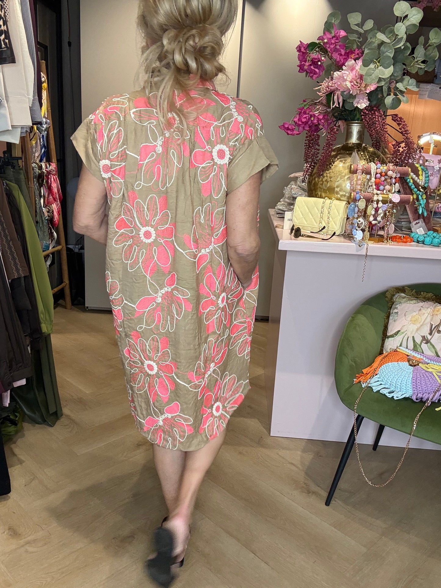 Boho haftowana sukienka midi taupe