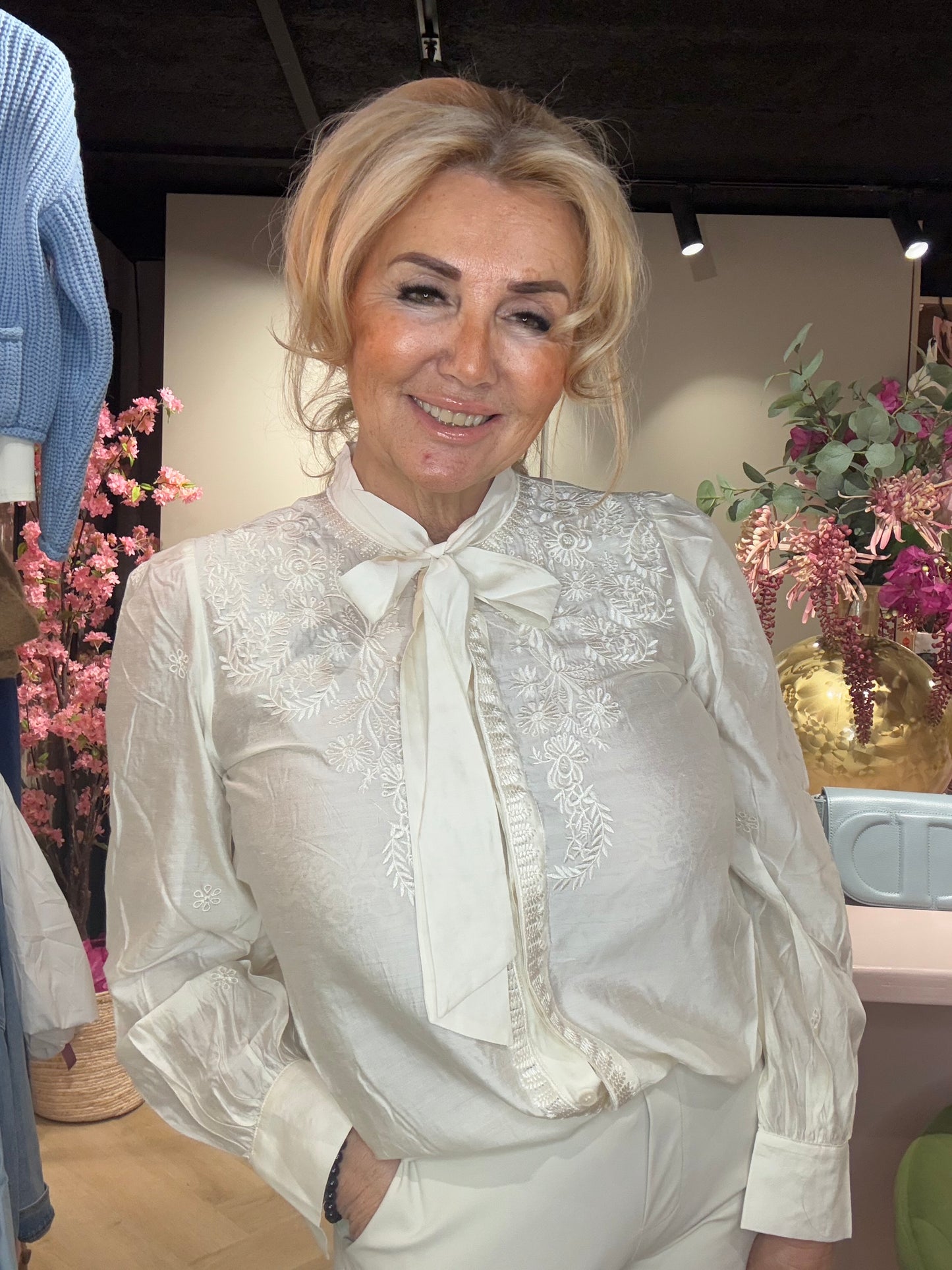 Blouse Satijn Look Borduurwerk Creme