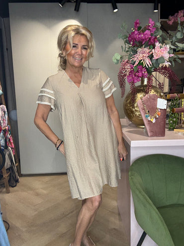 Jurk 🌾 Belle – Taupe 🌾