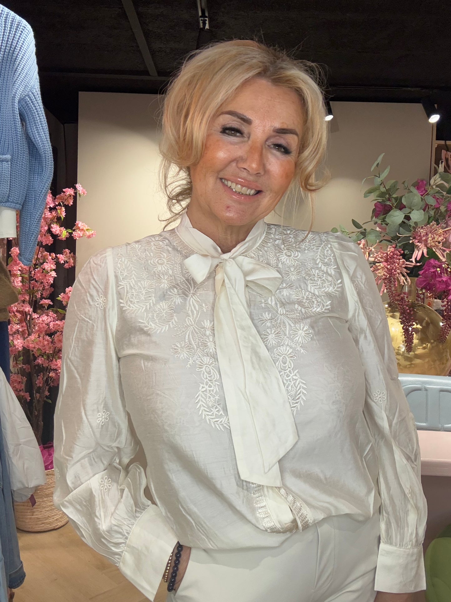 Blouse Satijn Look Borduurwerk Creme