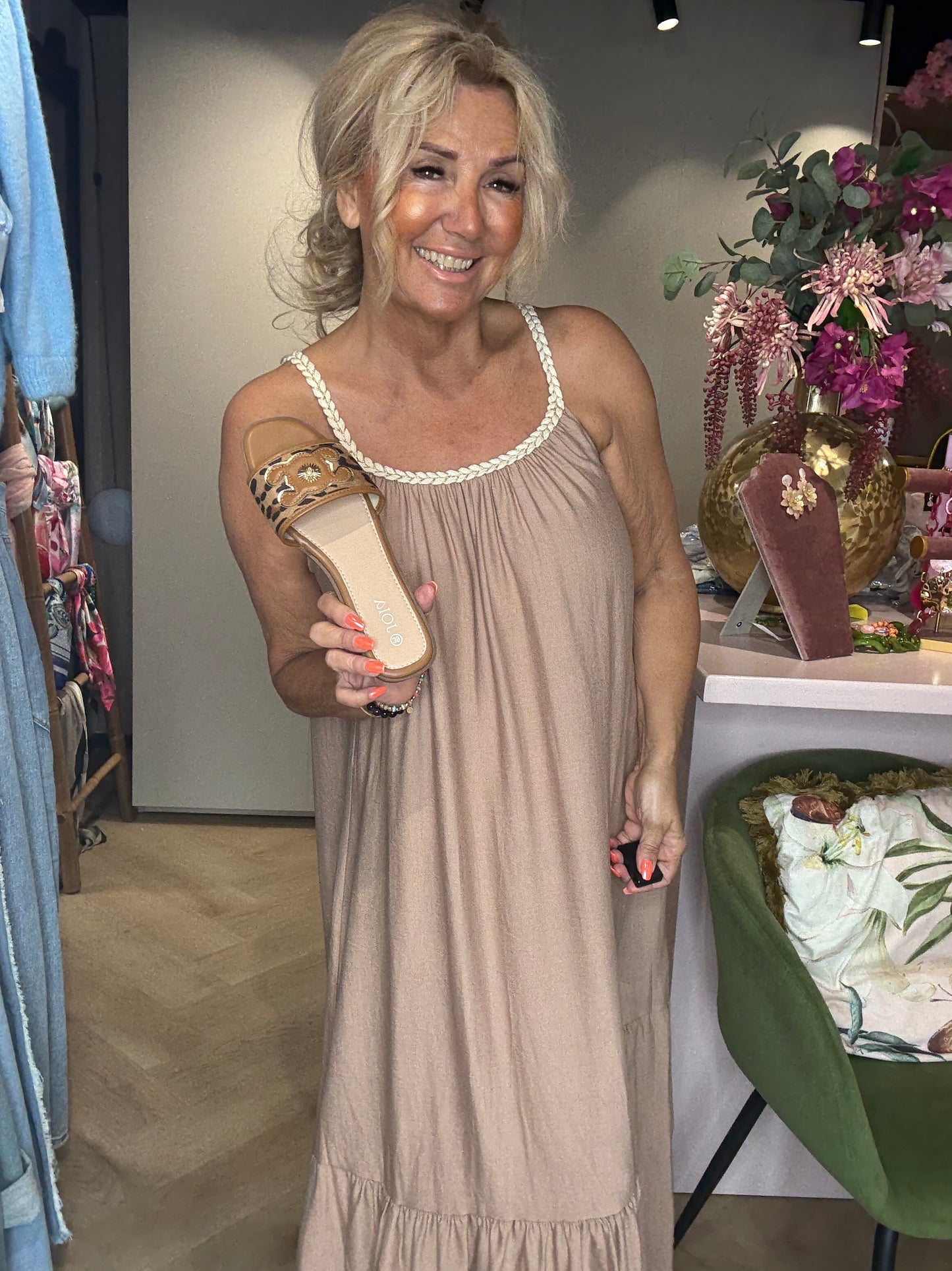 Jurk 🌞 Summer Flowy Dress – Crème 🌞