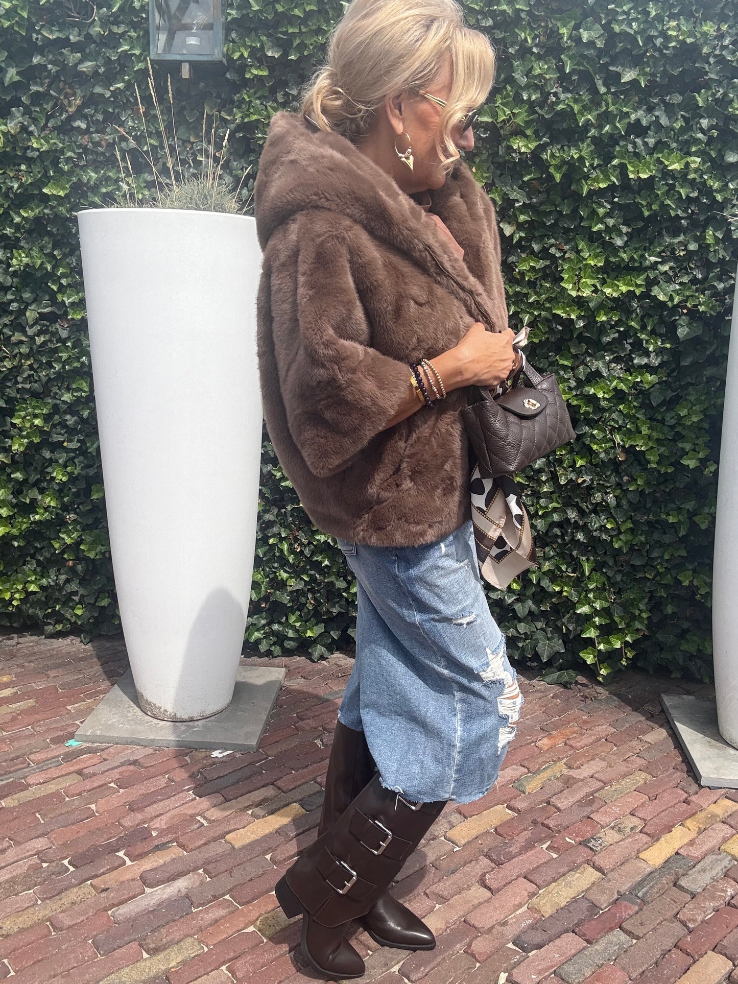 Fake furr jacket met capuchon chocolade