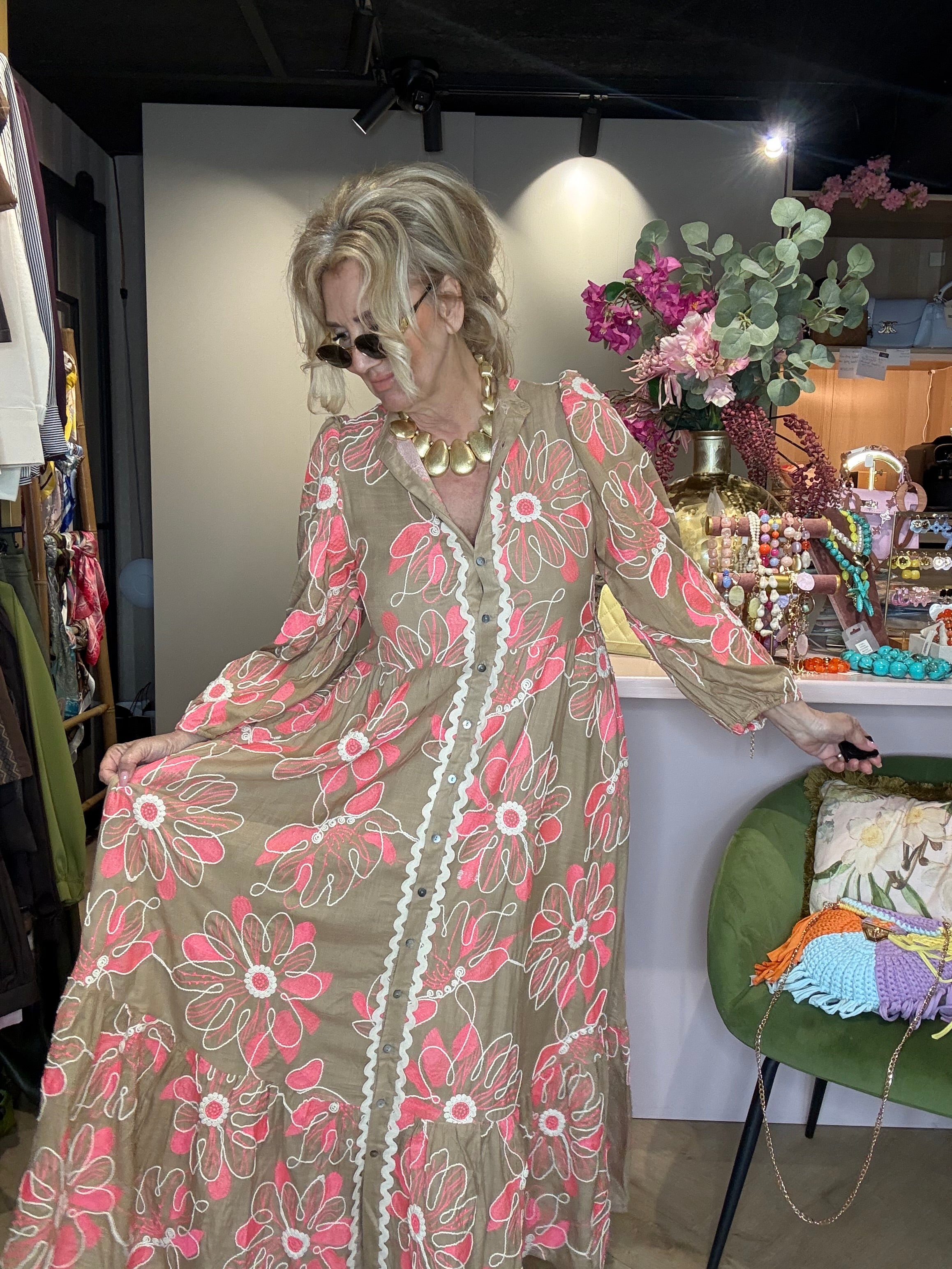 Boho haftowana sukienka maxi w kolorze taupe