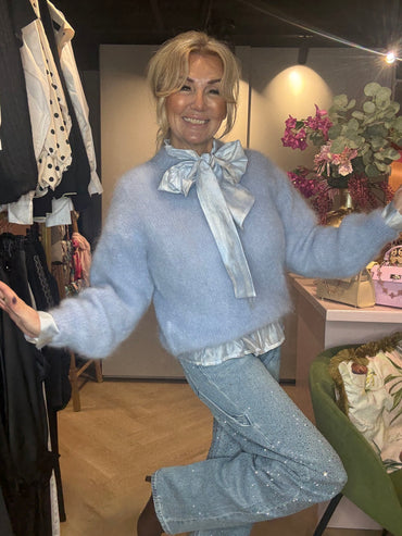 Blouse Alida licht blauw 🦋prachtige Bow