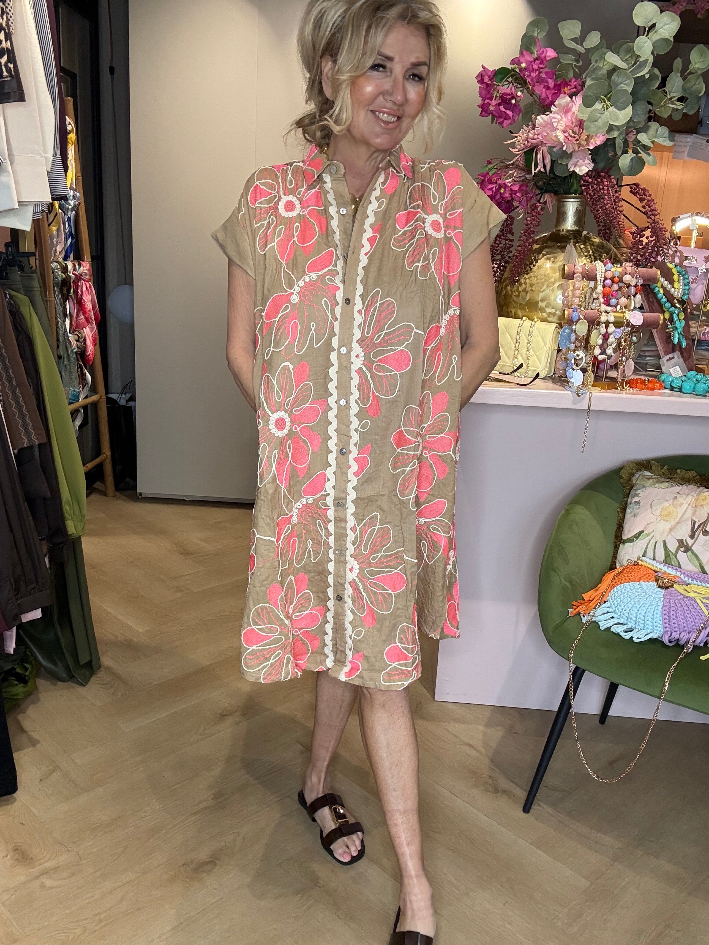 Boho haftowana sukienka midi taupe