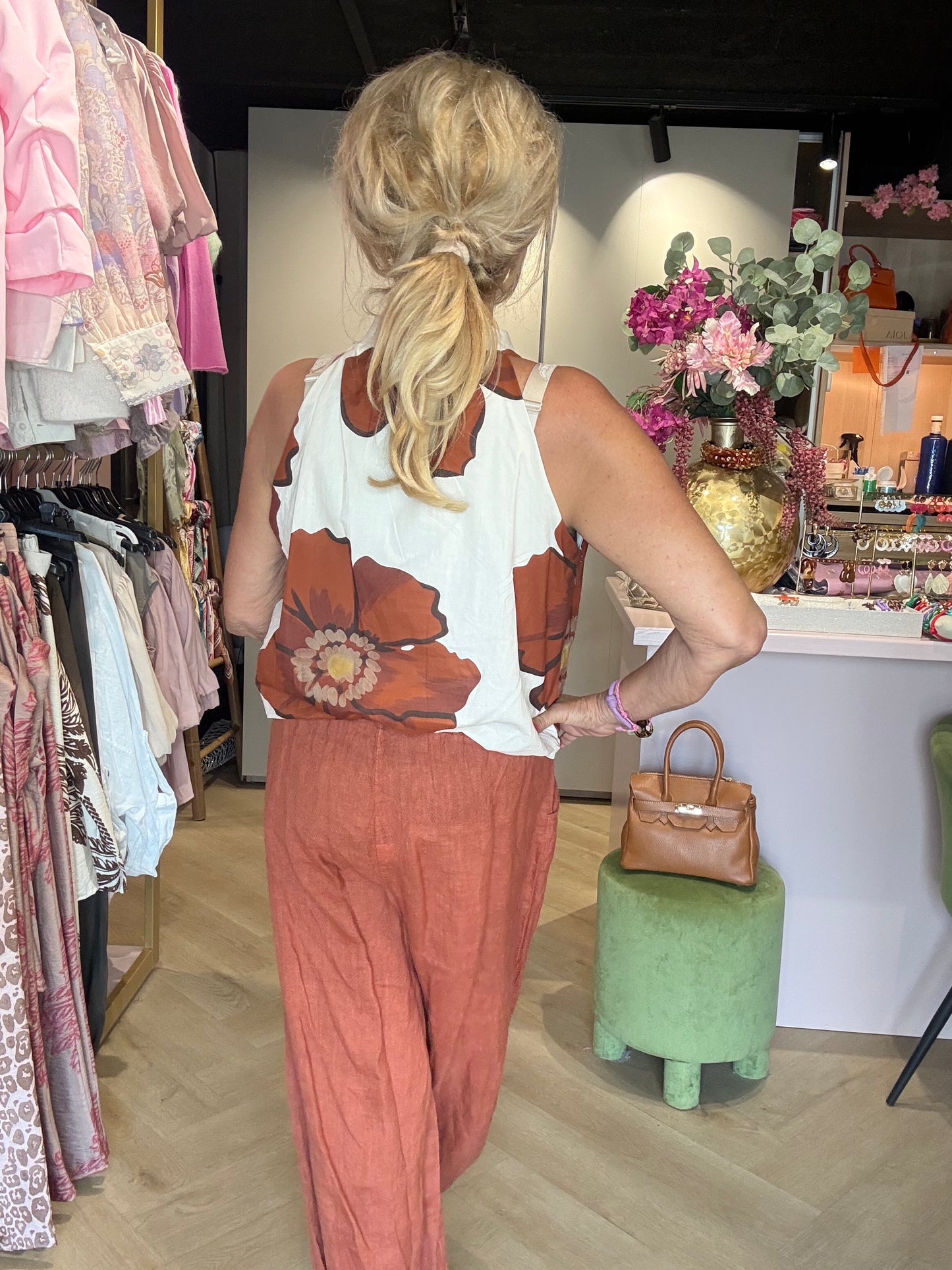 Top brun blomst