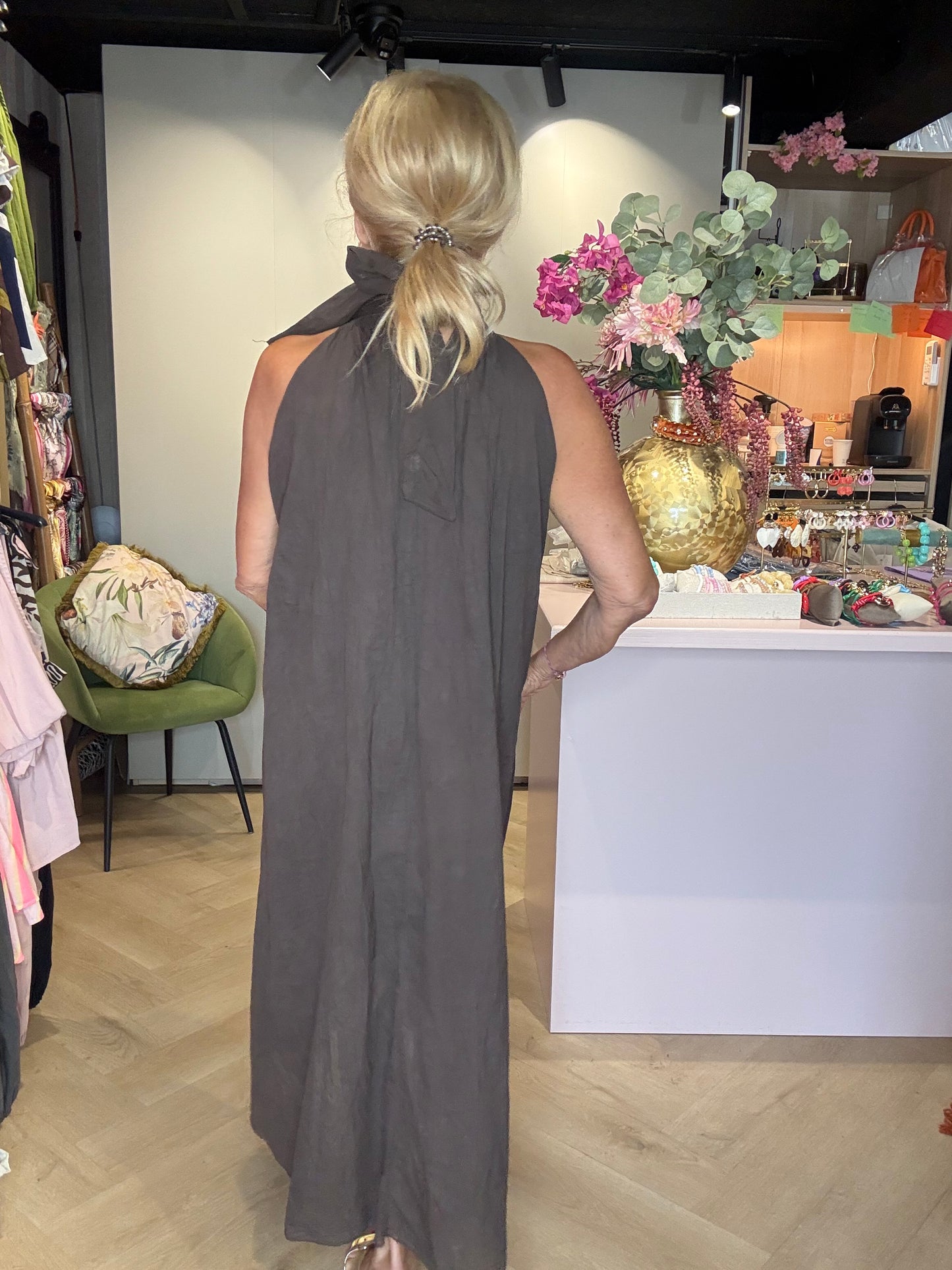 Kleid mit Neckholder aus Espressobraunem Baumwollstoff