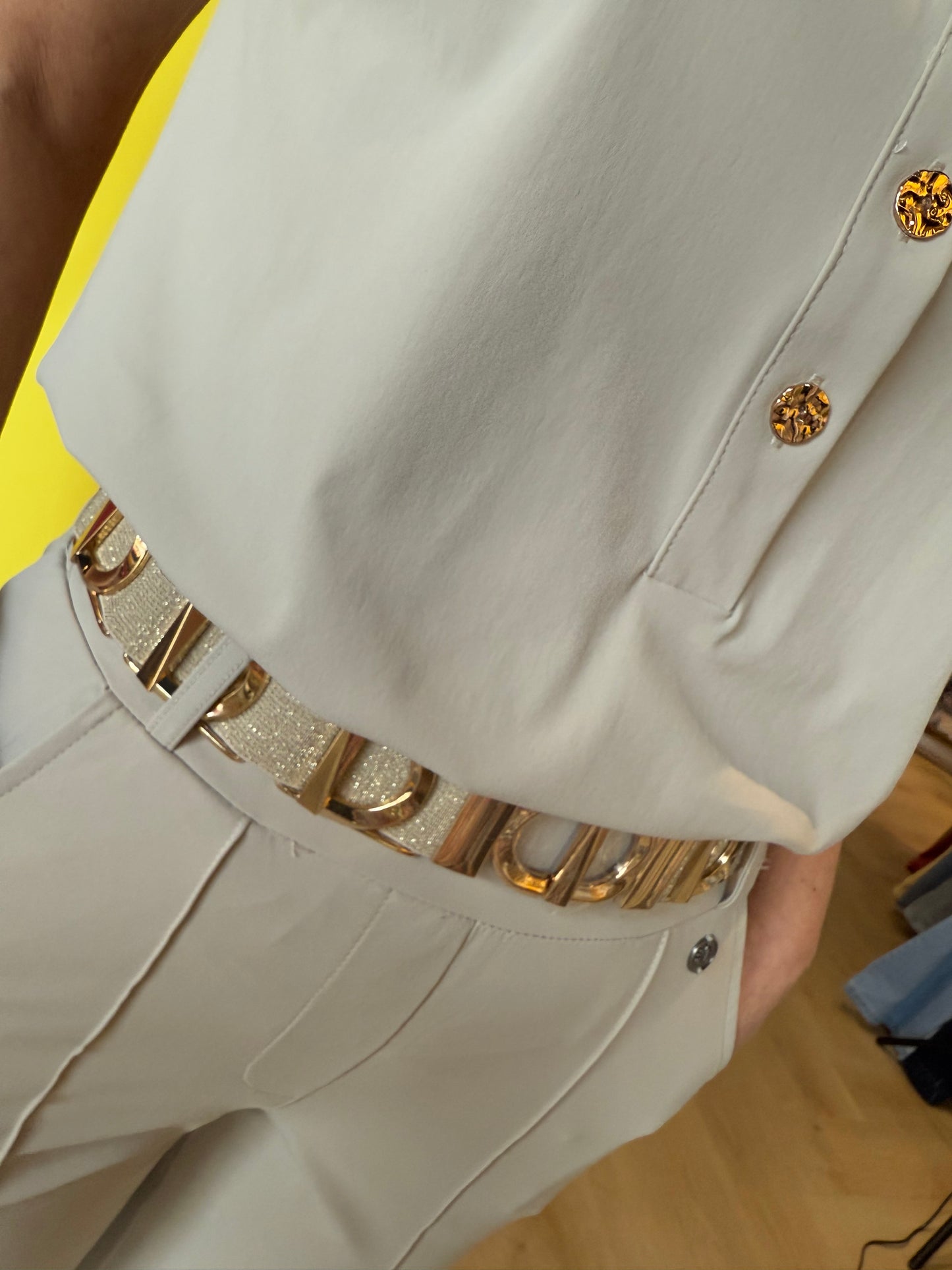 Triple Nine Mouwloze Top Beige