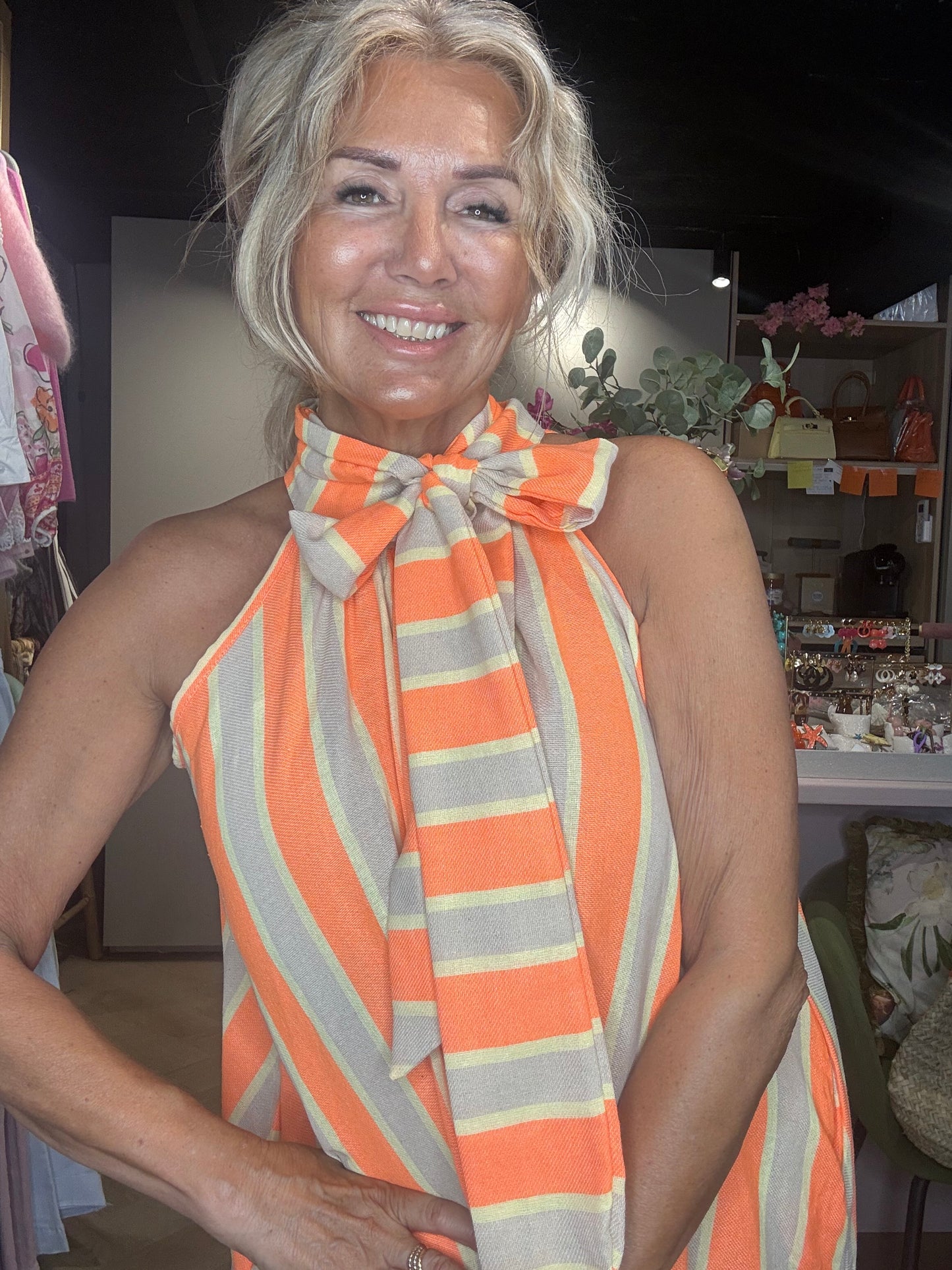 Robe dos nu orange avec nœud
