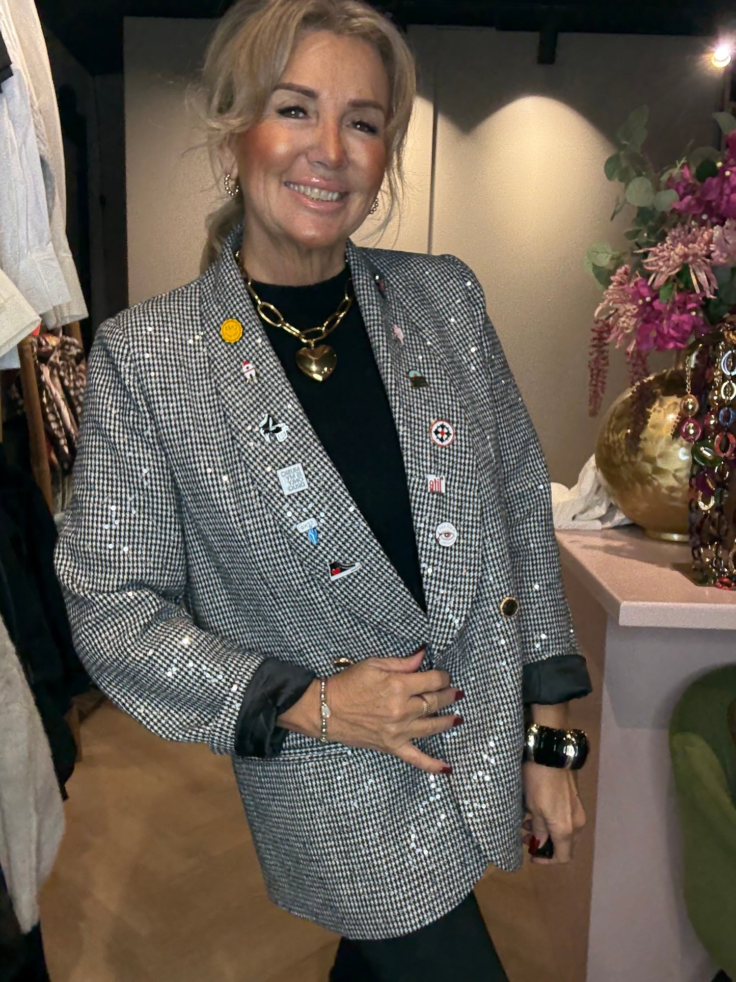 Colbert Zwart ruitje Shimmer met Broches