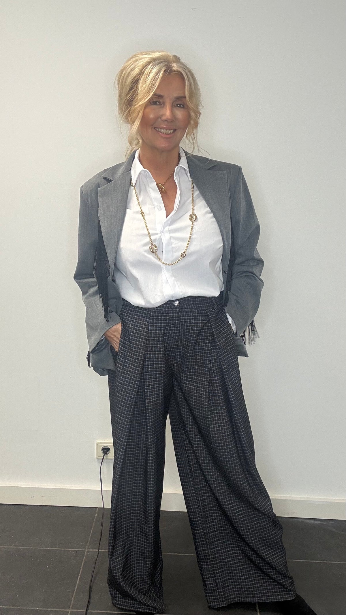 Grå blazer med frynser
