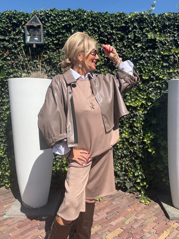 Puh Leatherlook Cape Jasje Taupe
