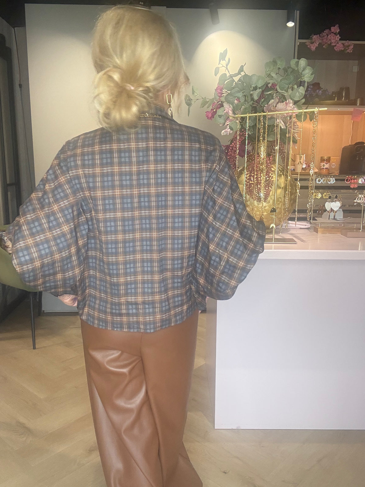 Blouse Emma à carreaux gris camel