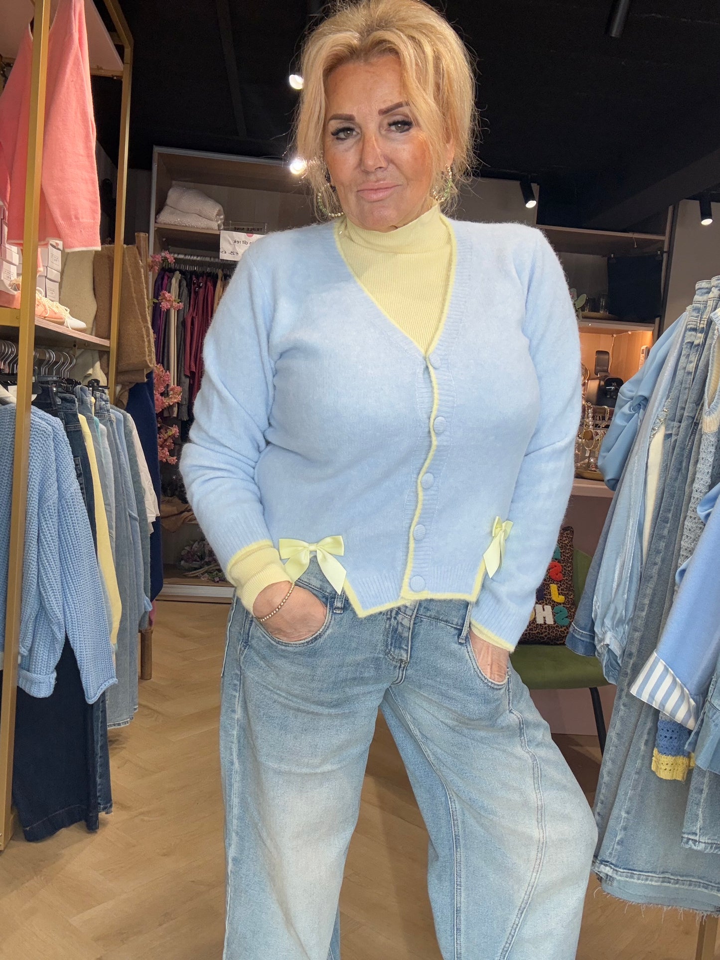 Vest Zacht Baby Blauw / Gele strikjes