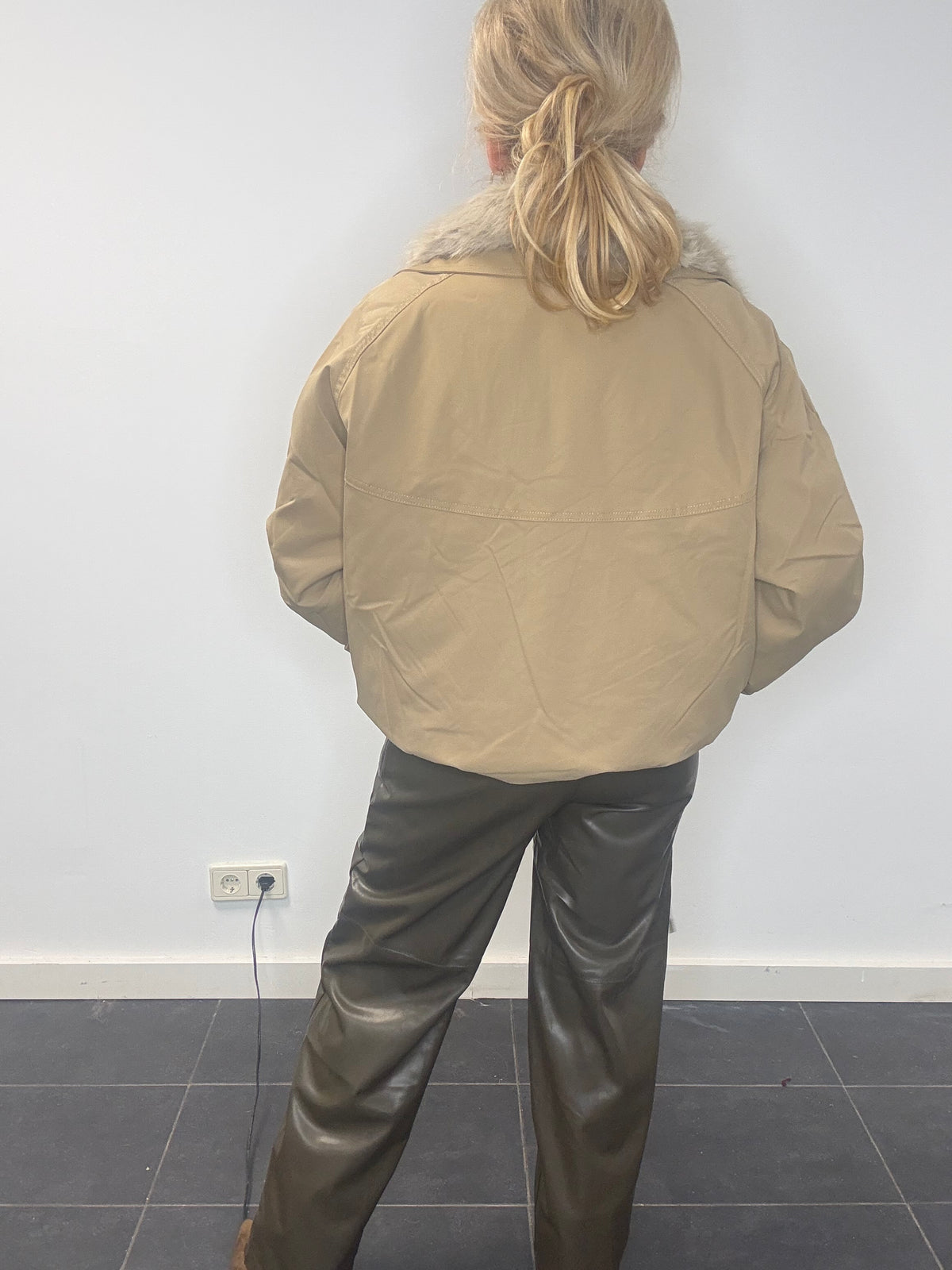 Khaki fluffy bomber❌let op valt klein uit ❌lXL valt als SM ❌