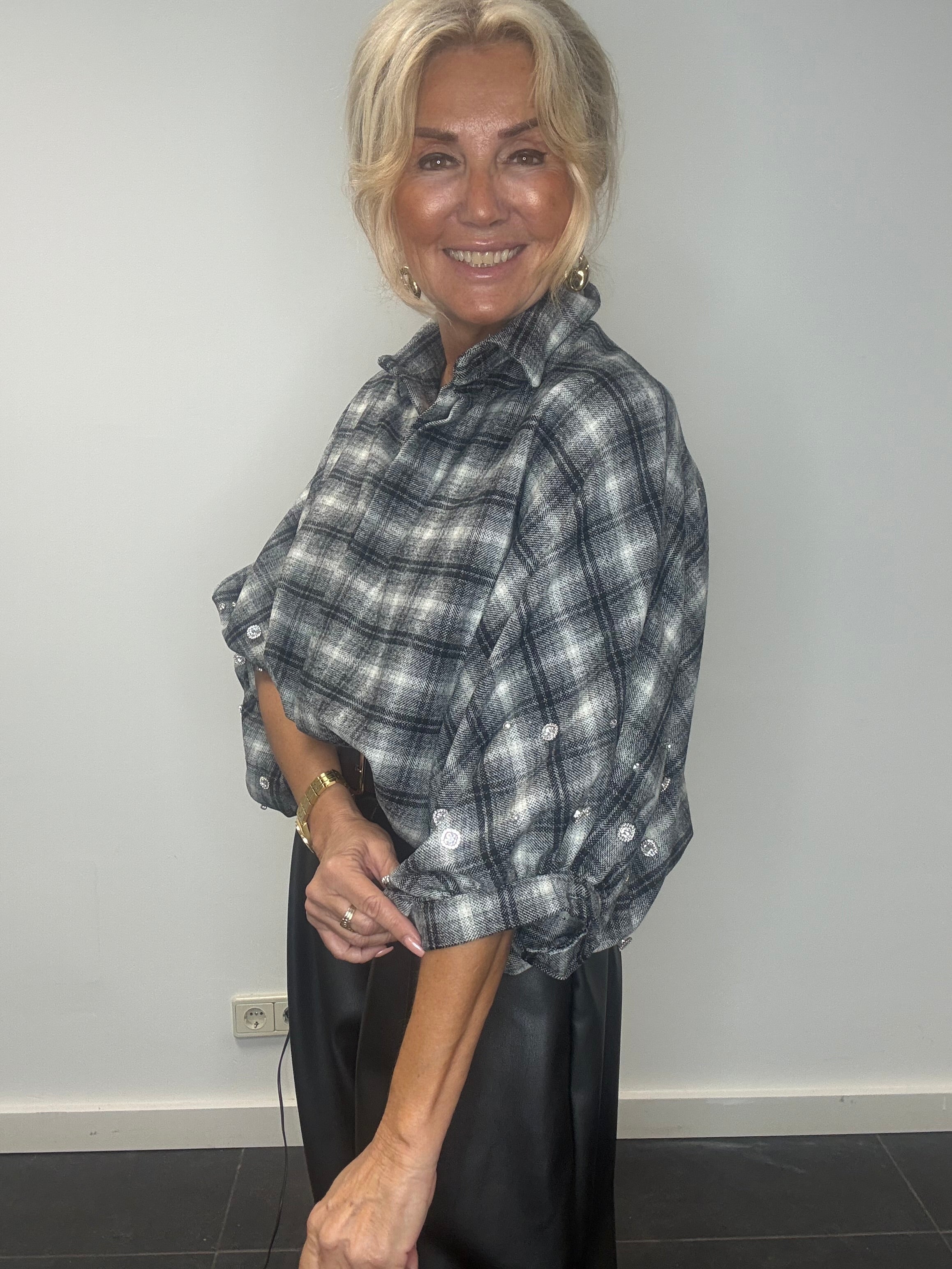 Blouse Emma noire à carreaux et strass