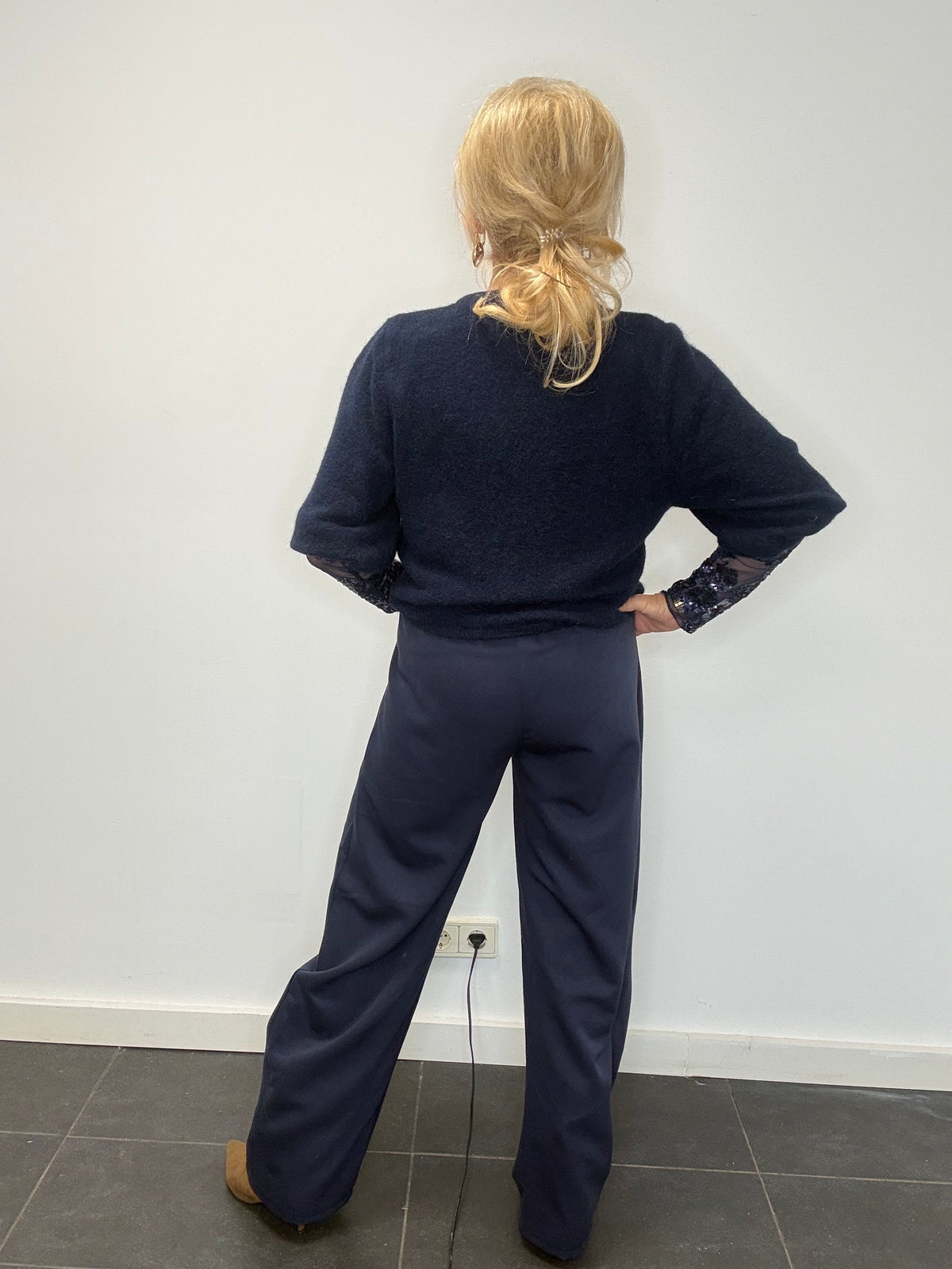 Mørkeblå vest med trekvartærmer