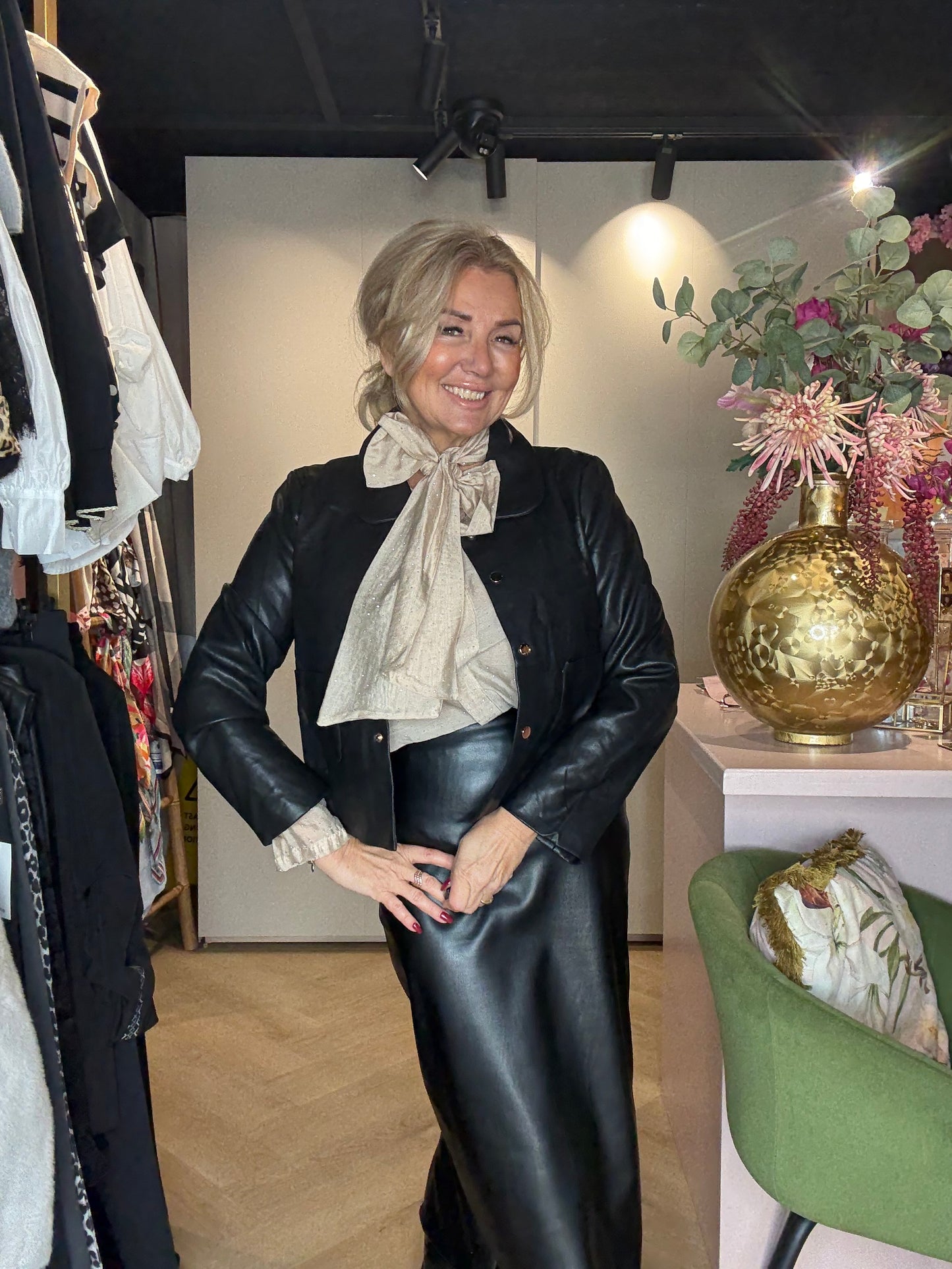 Blouse Bow Studs ✨✨Beige