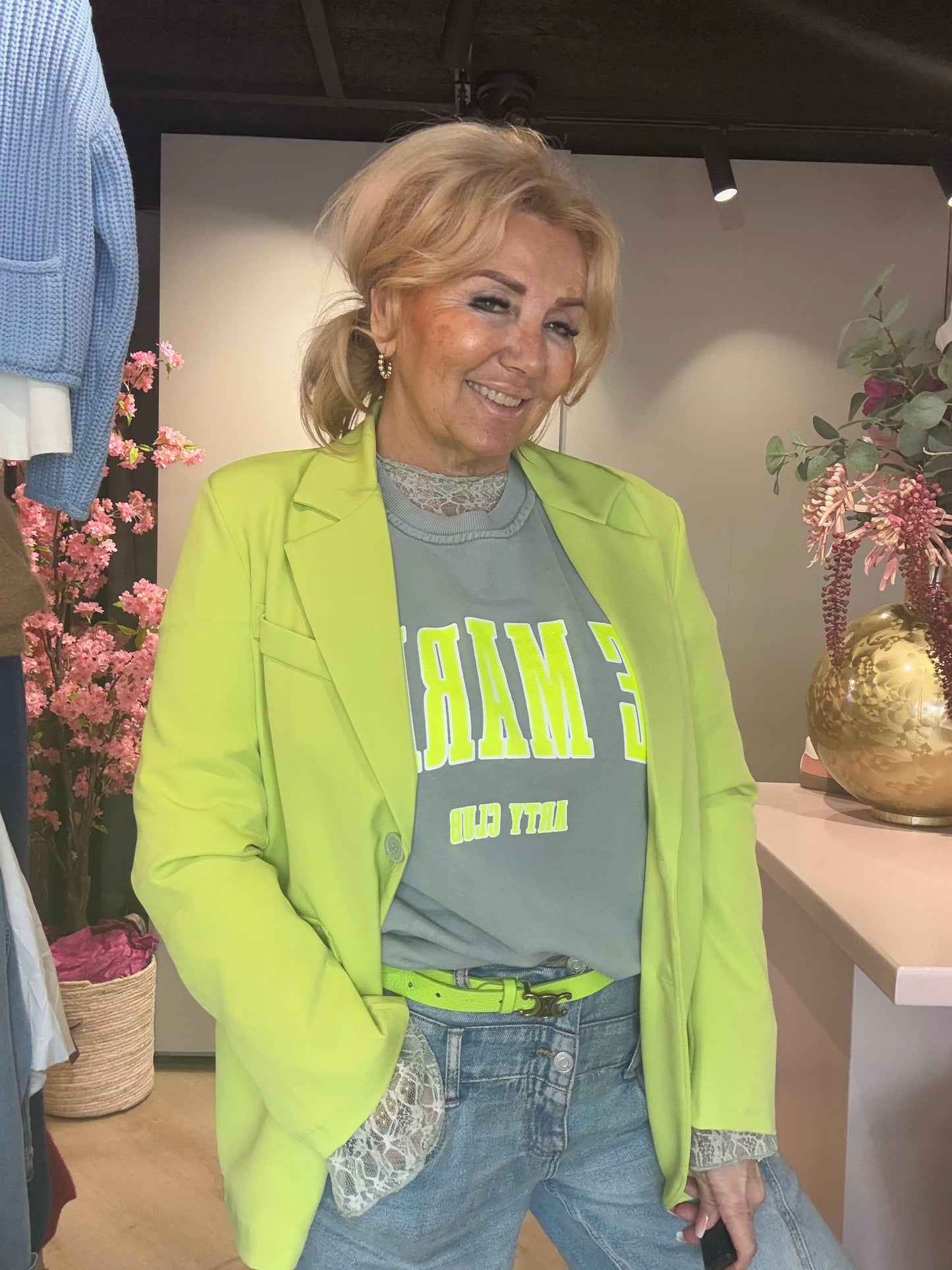 Sweater met Fluor Gele opdruk Le Marais Grijs