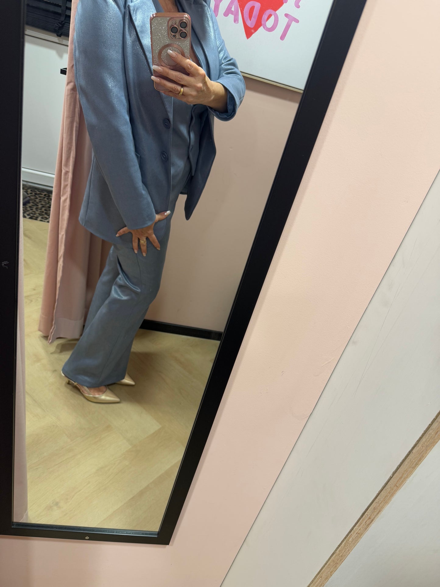 Pantalon met flairpijp blauw met subtiele glans