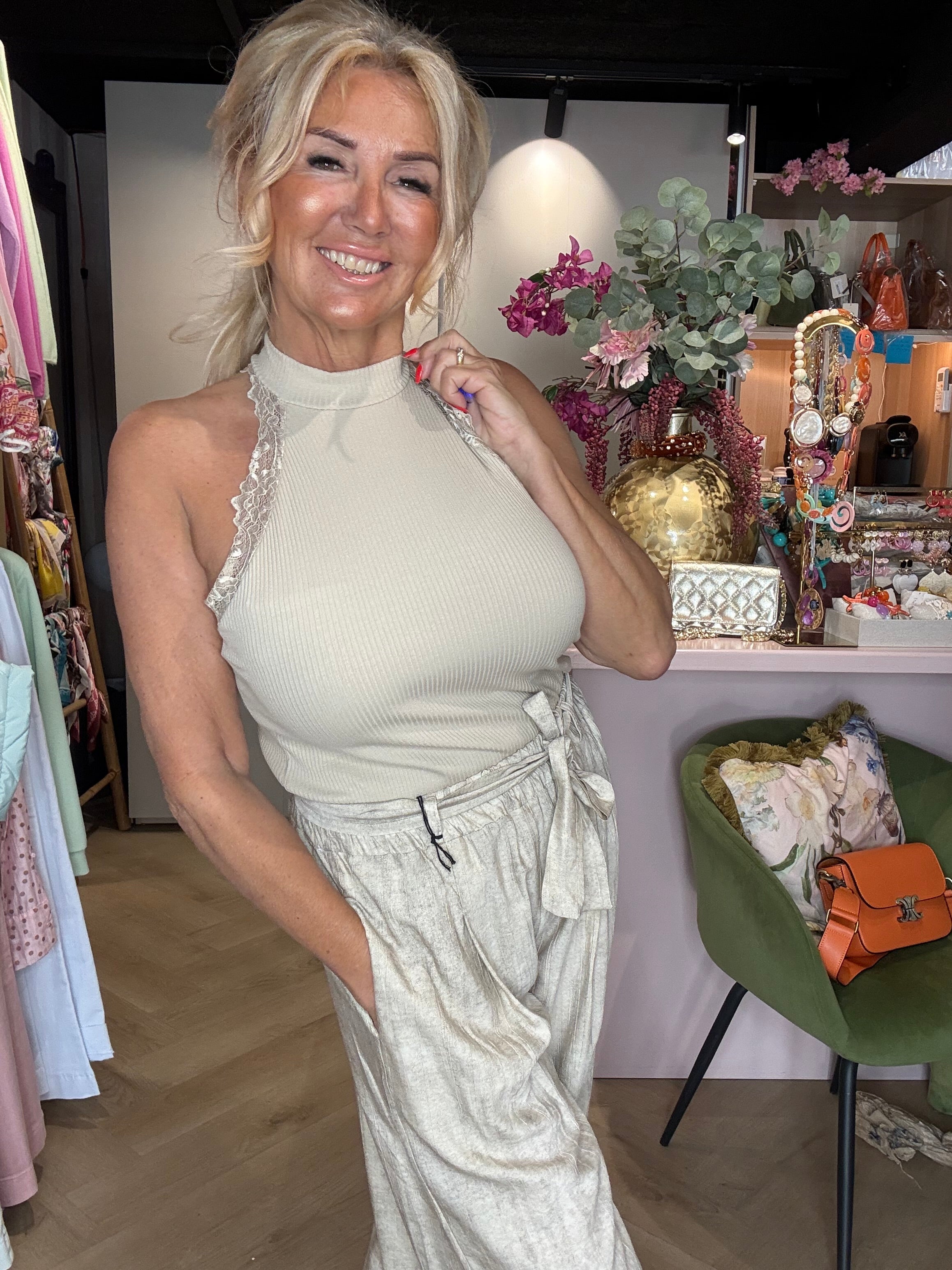Haltertop beige