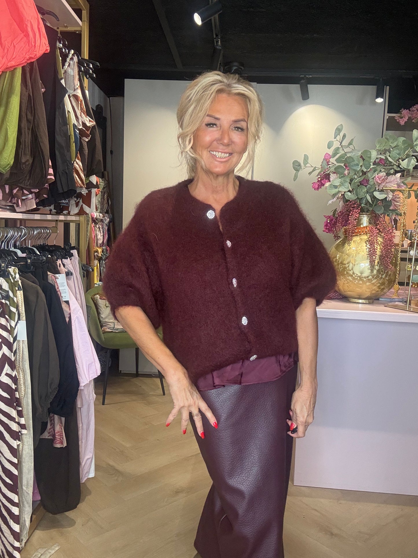 Weste aus Mohair mit Strassknöpfen und kurzen Ärmeln