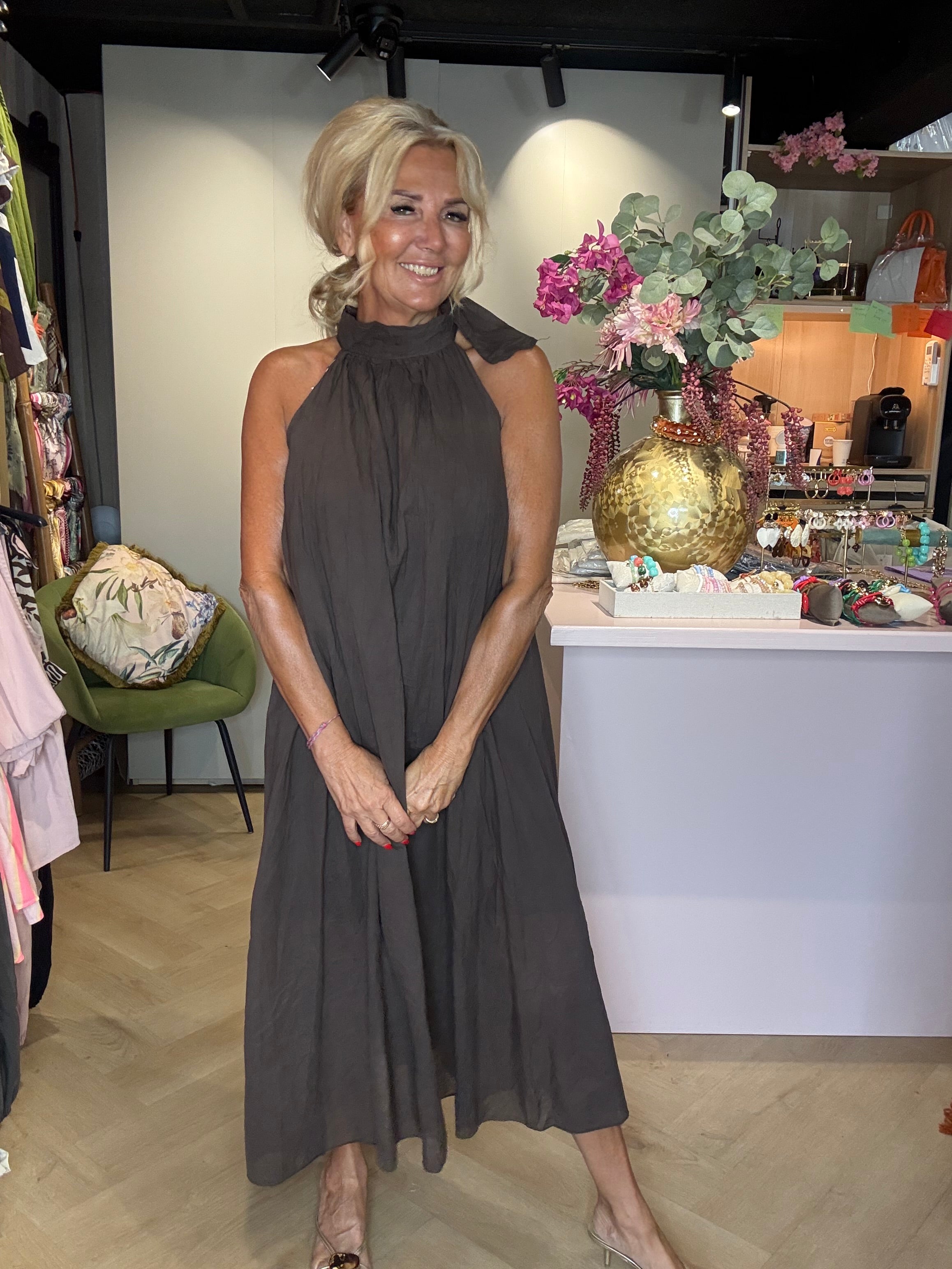 Kleid mit Neckholder aus Espressobraunem Baumwollstoff