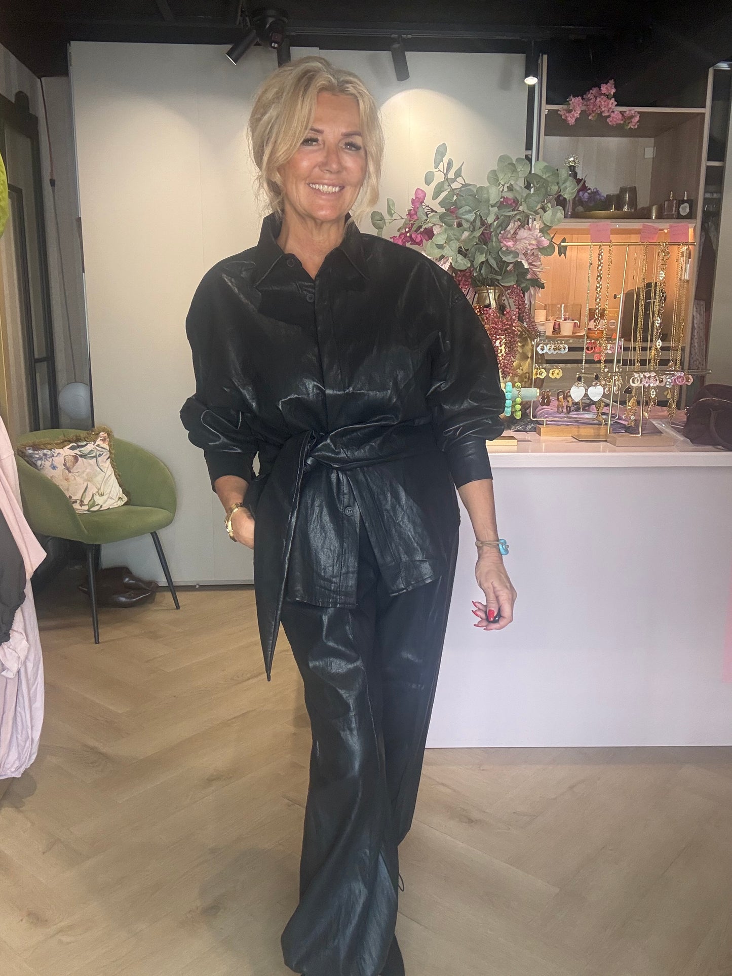 Puh-mustat ballon- ja suorat lahkeet ✨🖤2in1