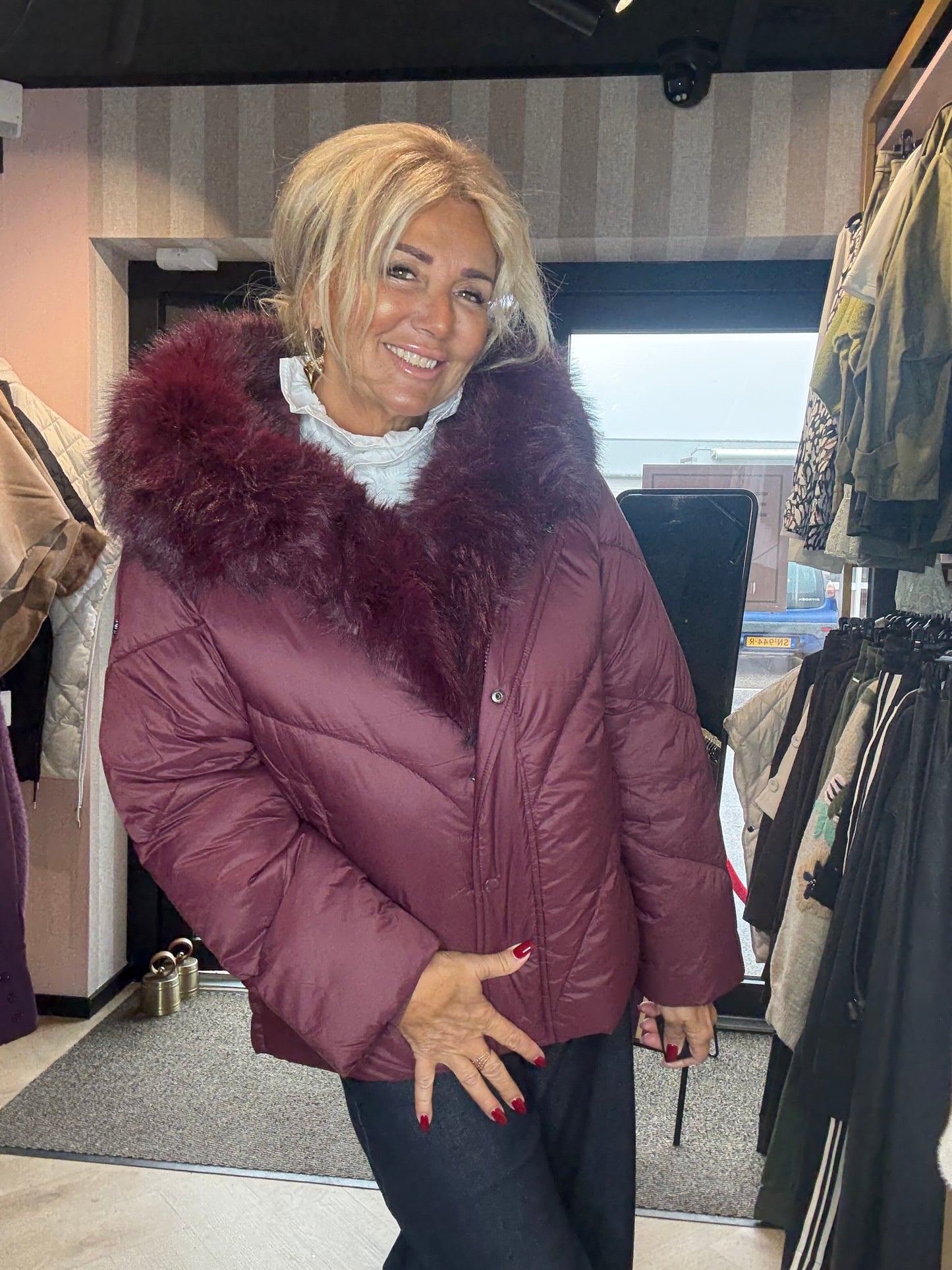 Jas Chic Fur Burgundy