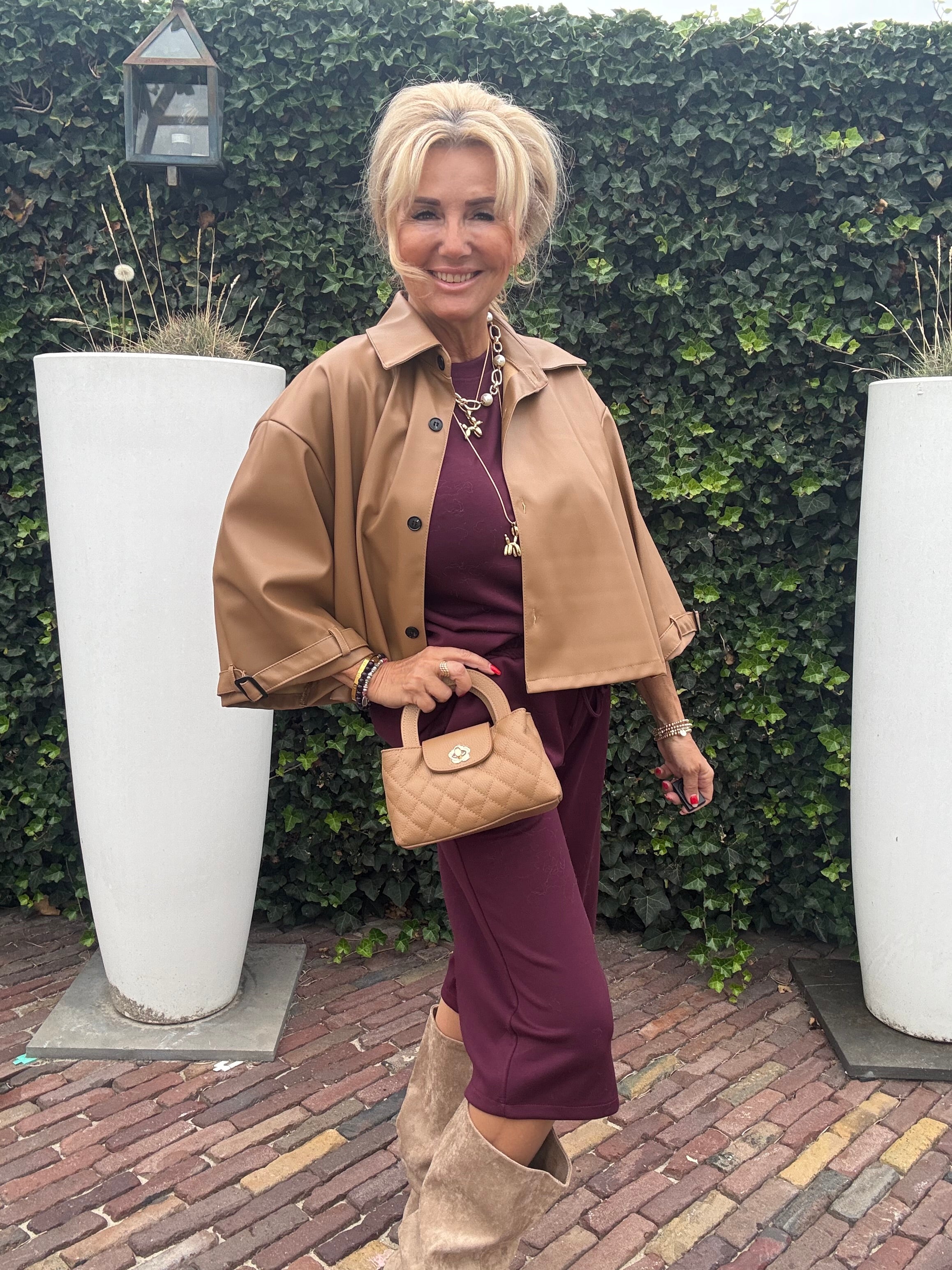 Product titel puh Leatherlook Camel Cape jasje