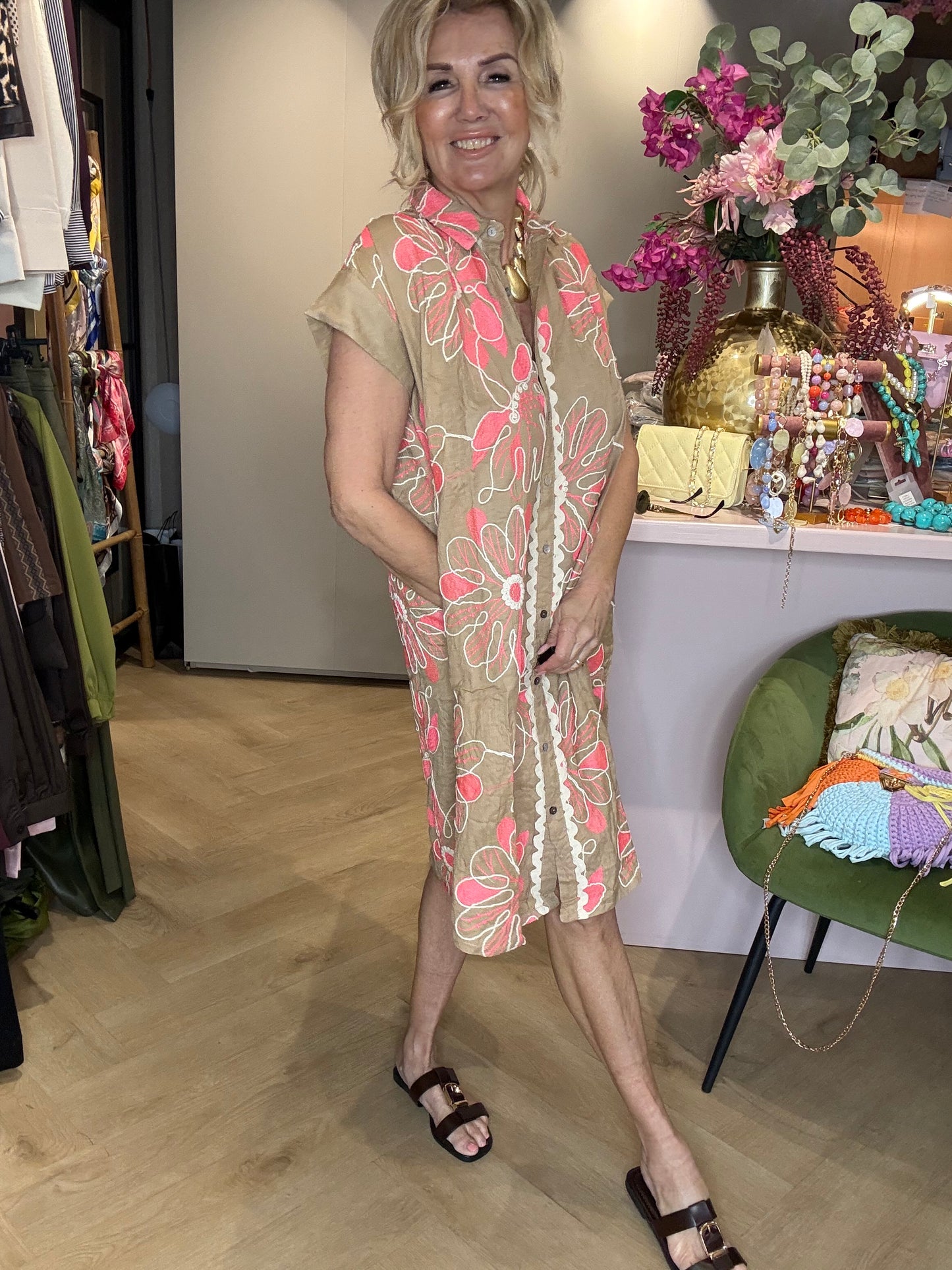 Boho haftowana sukienka midi taupe