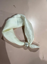 Magic Pearl shawltje Ecru