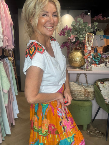 T-shirt med indisk blomstermotiv