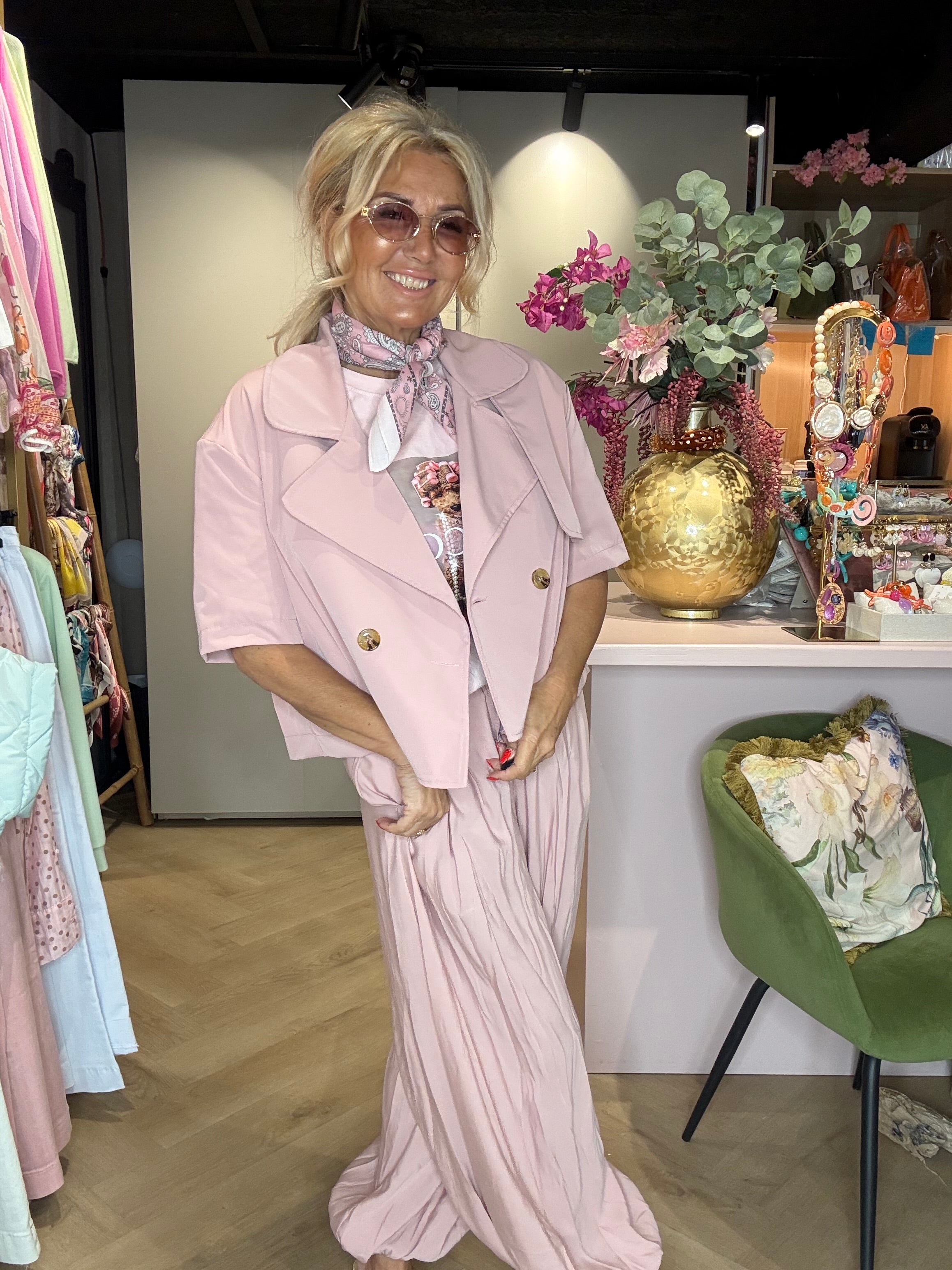 Jasje Rose trenchcoats model korte mouw Rose
