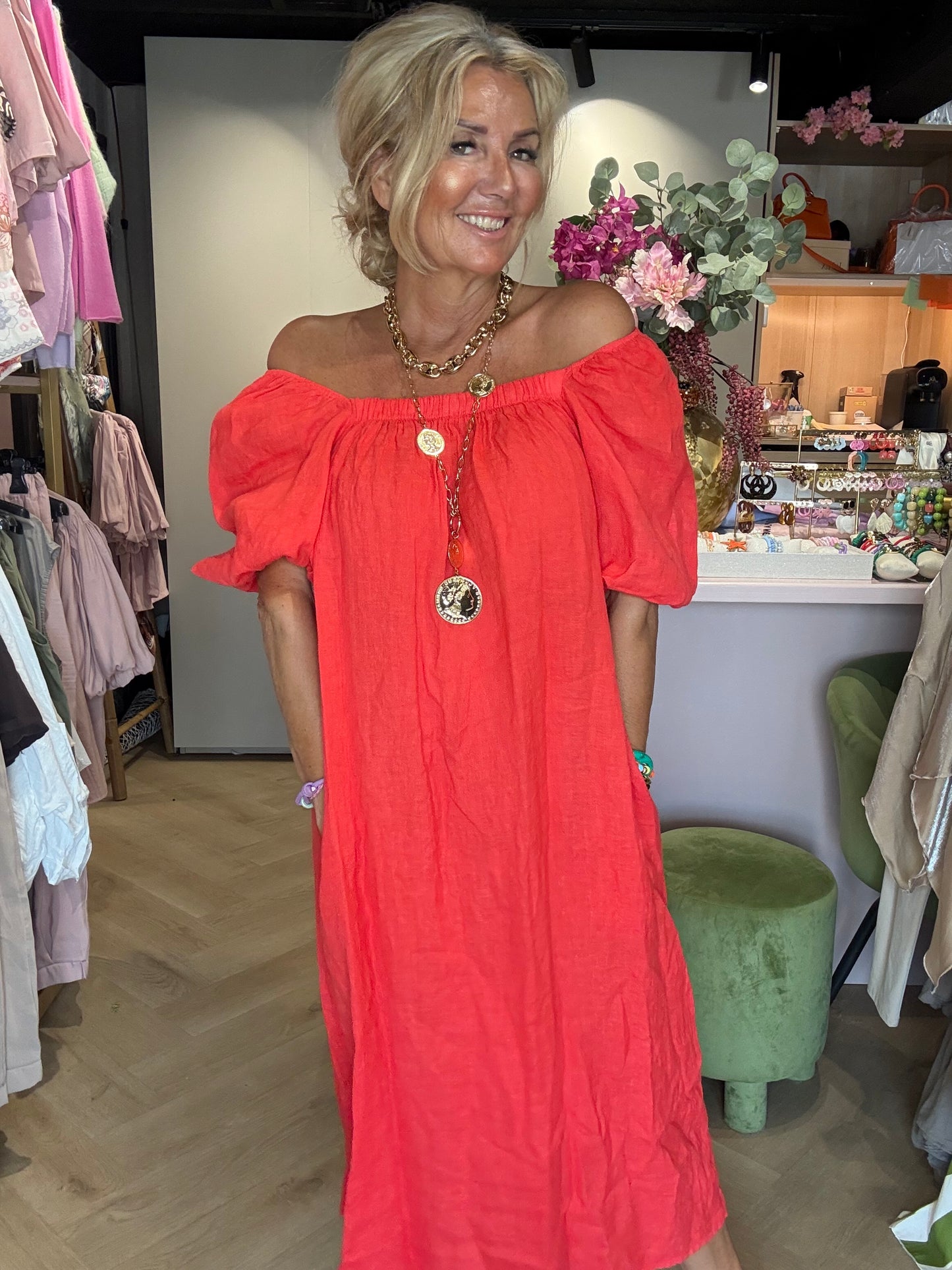 Vestido de lino con manga globo en rojo nuevo