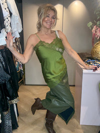 Top Lace groen satijn