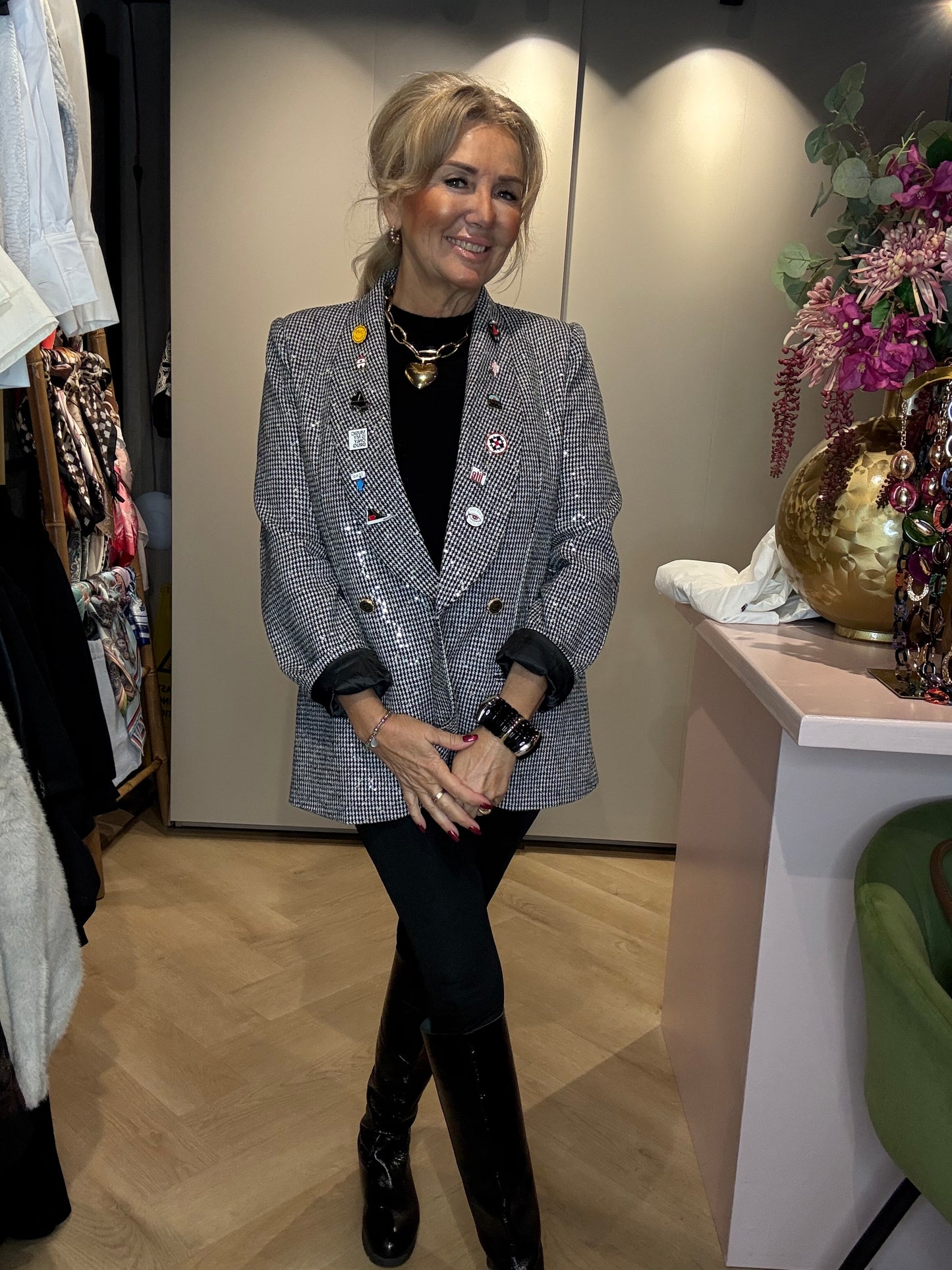 Colbert Zwart ruitje Shimmer met Broches