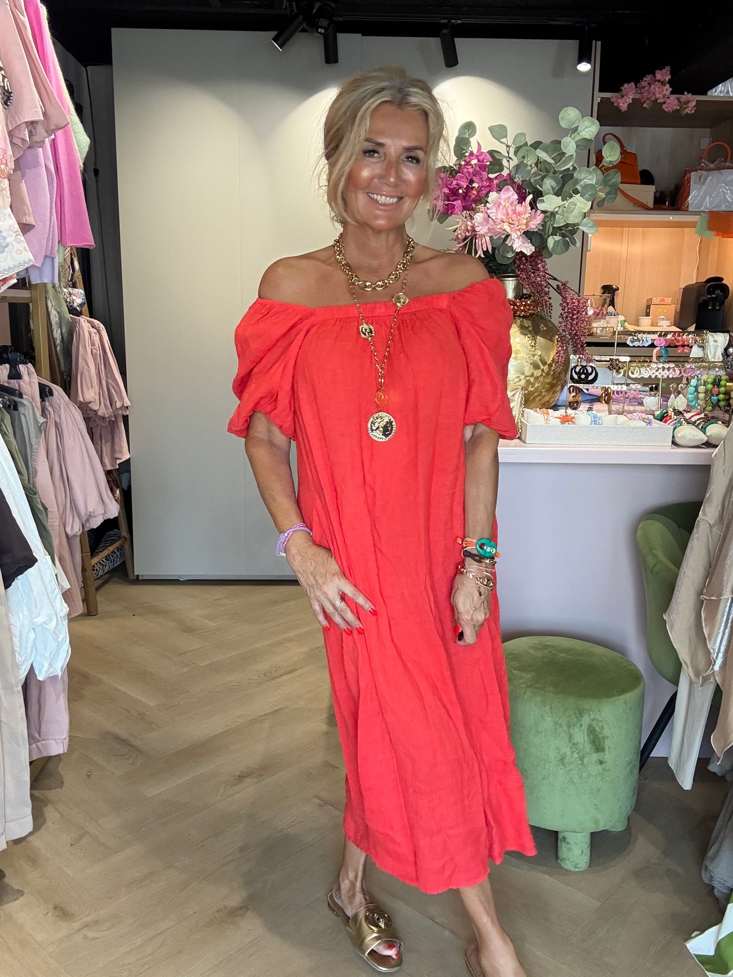 Vestido de lino con manga globo en rojo nuevo