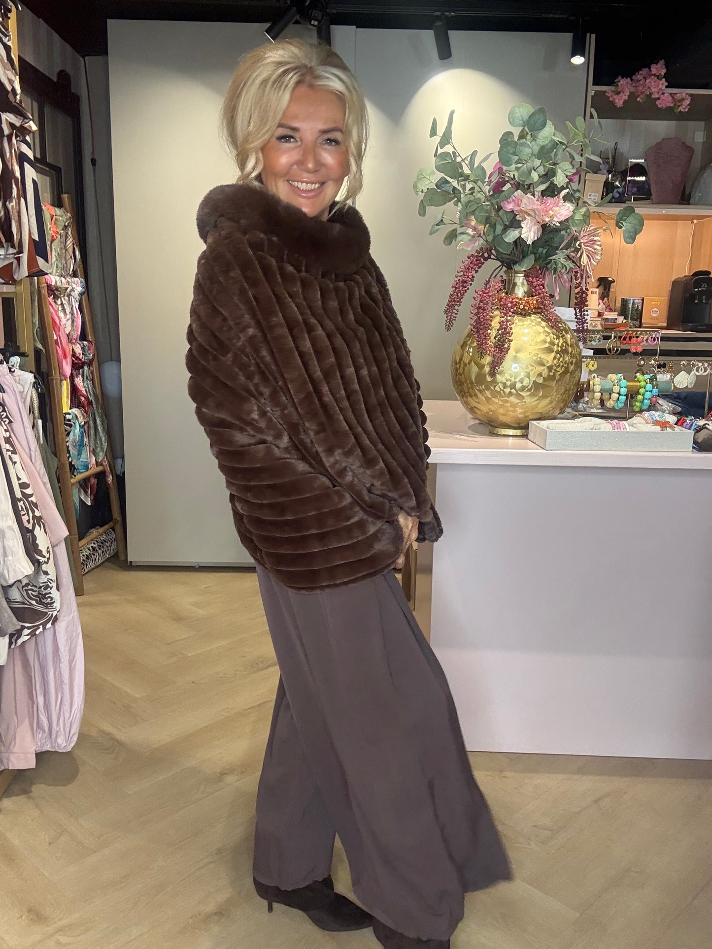 Poncho Fake Furr  donkerbruin 🤎