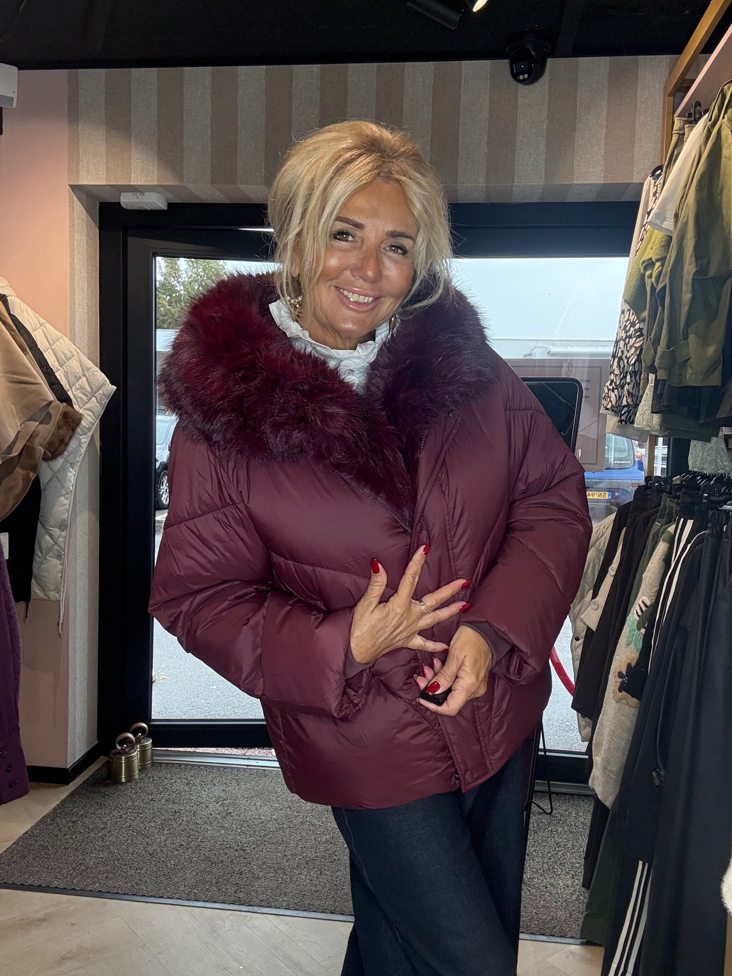 Jas Chic Fur Burgundy