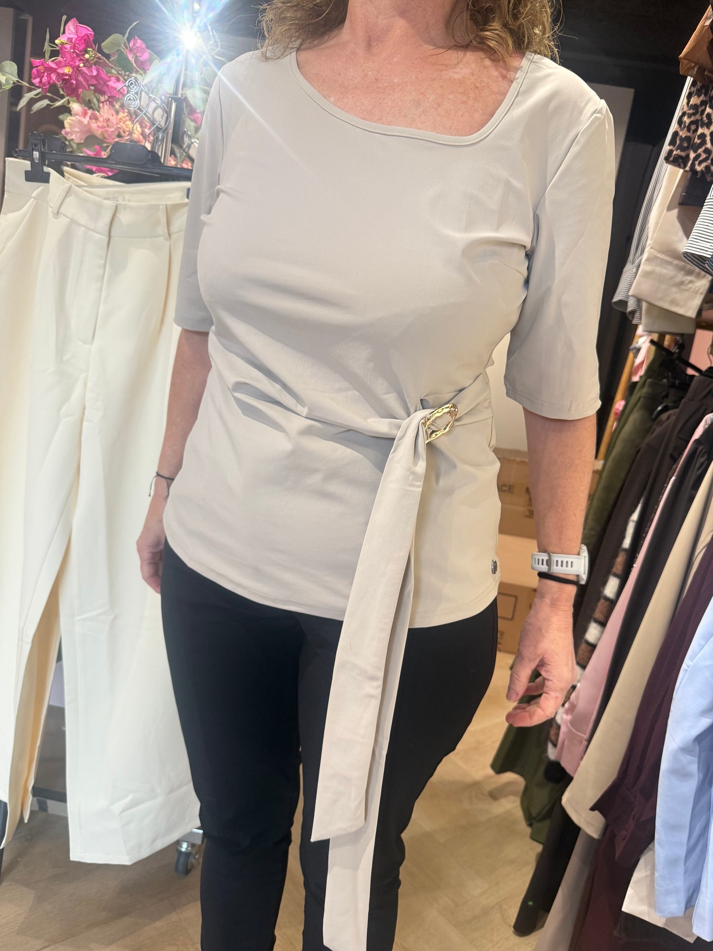 Triple Nine Top TP6944 Beige met Strik