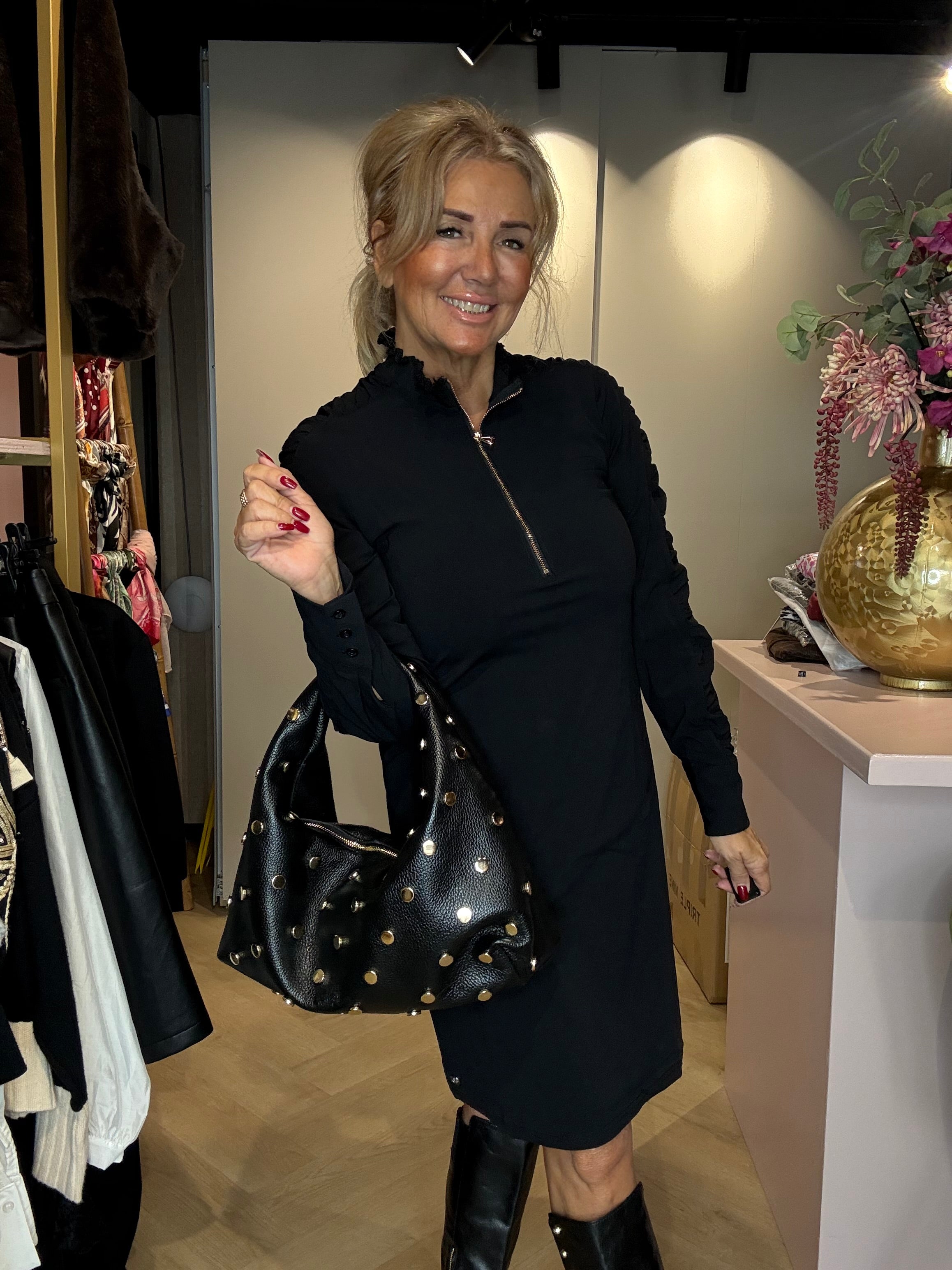 Triple Nine Jurk JK51815 Long Sleeves Smoked Shoulder - Zwart