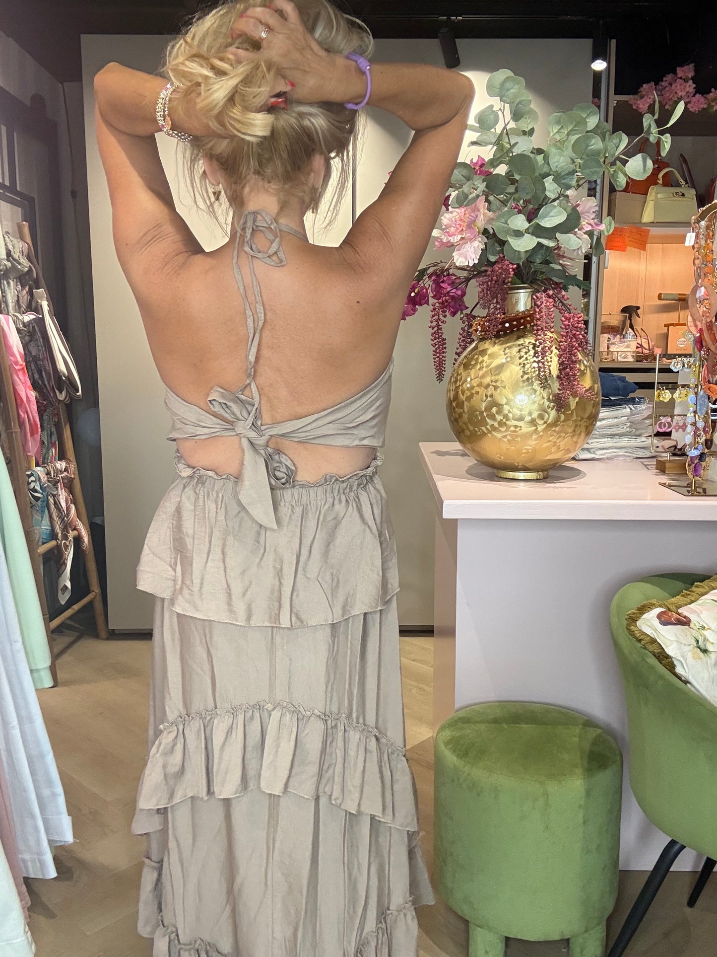 Robe à col halter taupe dos nu