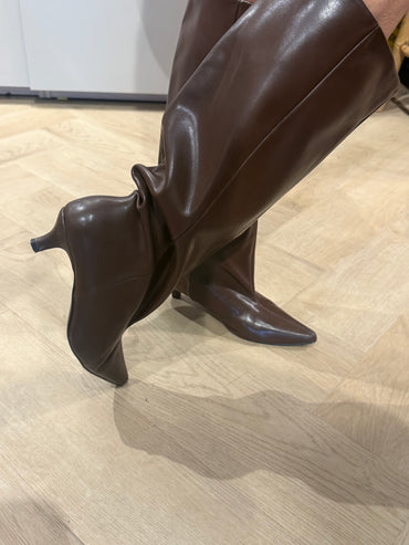 Laars Donkerbruin Queenie Hakje