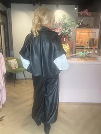 Short-Sleeve Black Jacket / Blazer