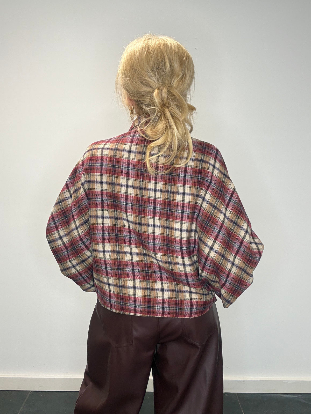 Bluse Emma bordeauxfarvet råhvid